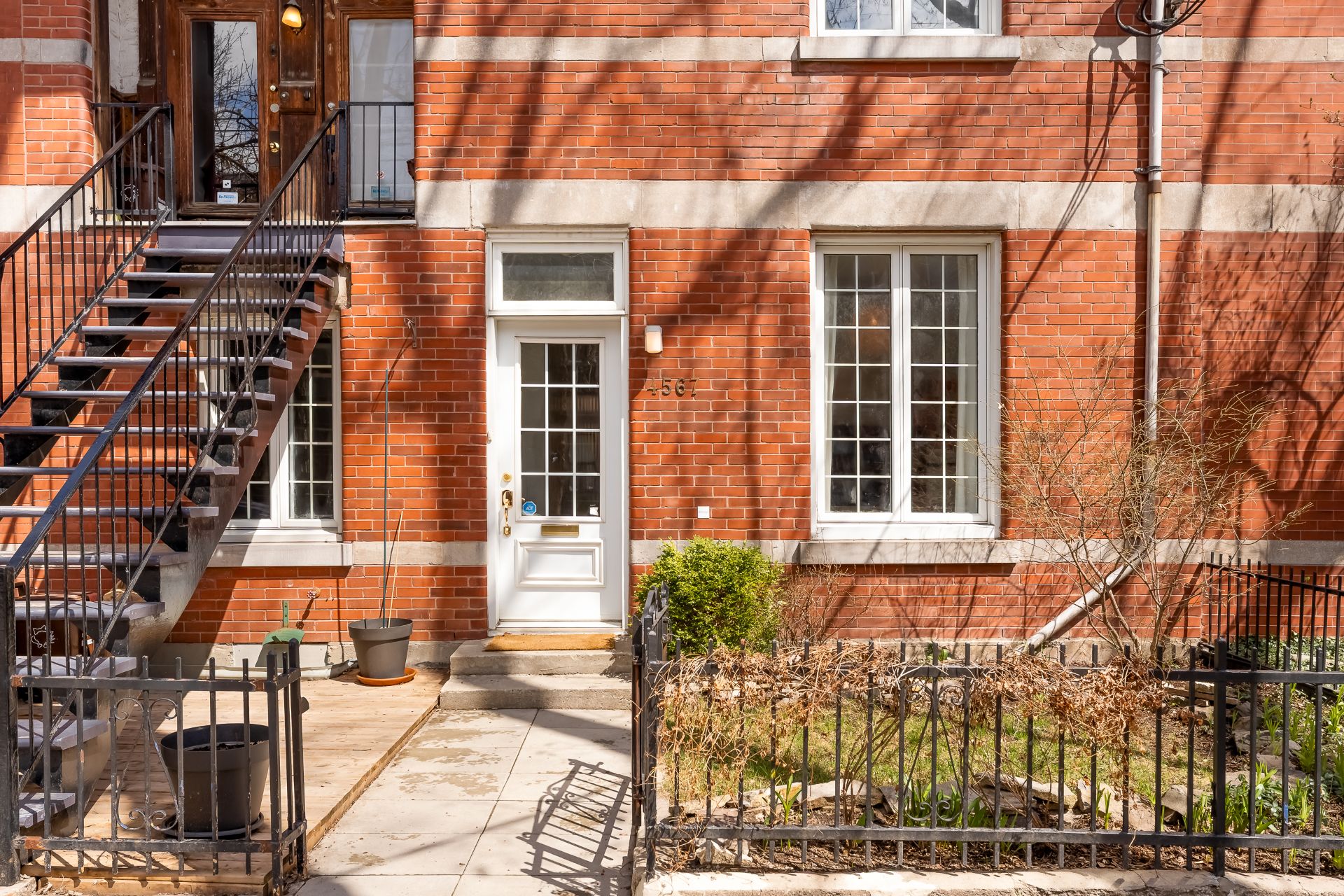 4567 Av. Christophe-Colomb H2J3G7 2