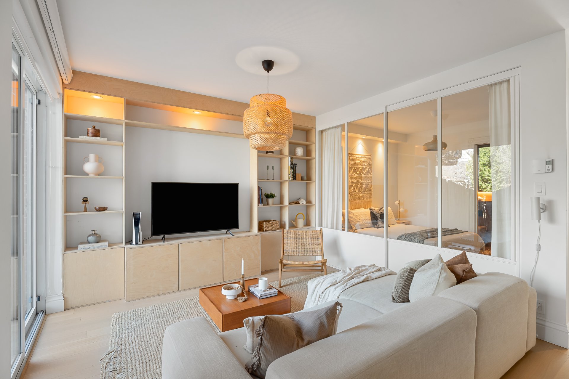 4567 Av. Christophe-Colomb H2J3G7 4
