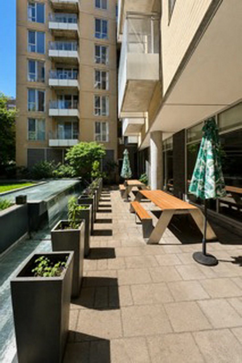 16362230 Frontage