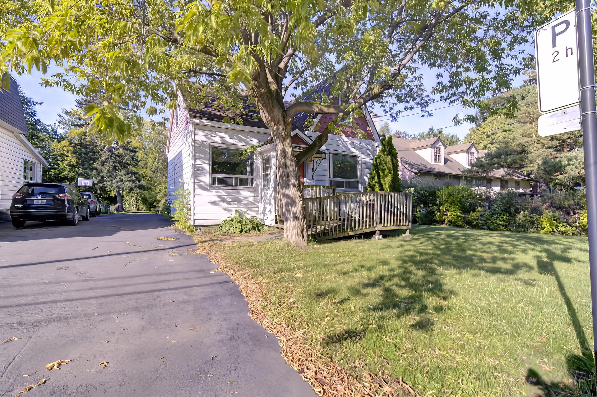 21608082 Frontage