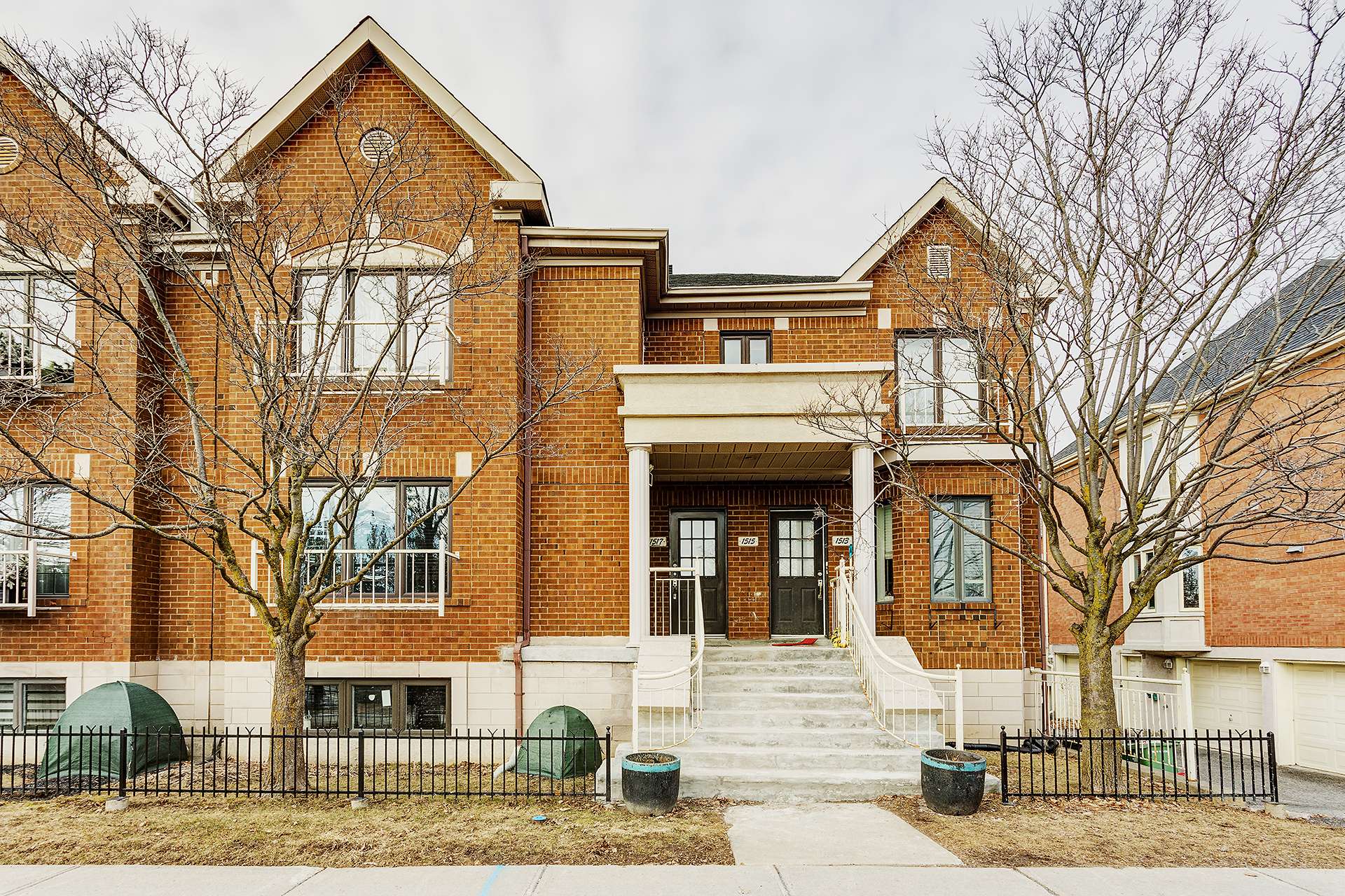 27347971 Frontage