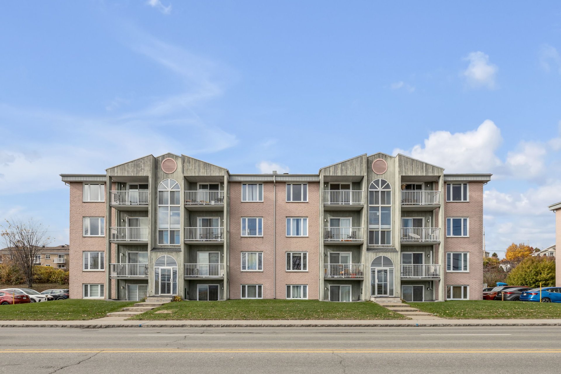 1365, Boul. Louis-XIV