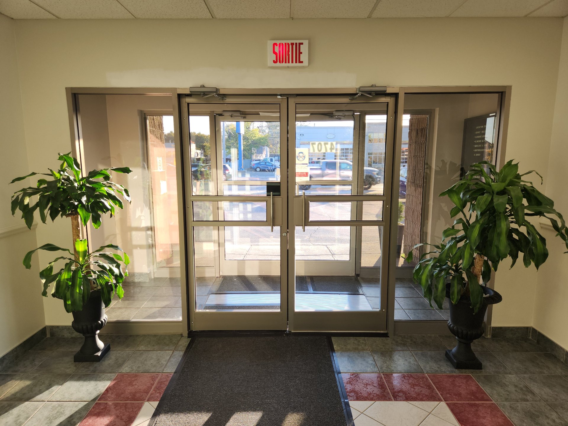 4707 Boul. des Laurentides, Laval (Auteuil), Quebec H7K3G4, ,Commercial,For Sale,Boul. des Laurentides,9292692