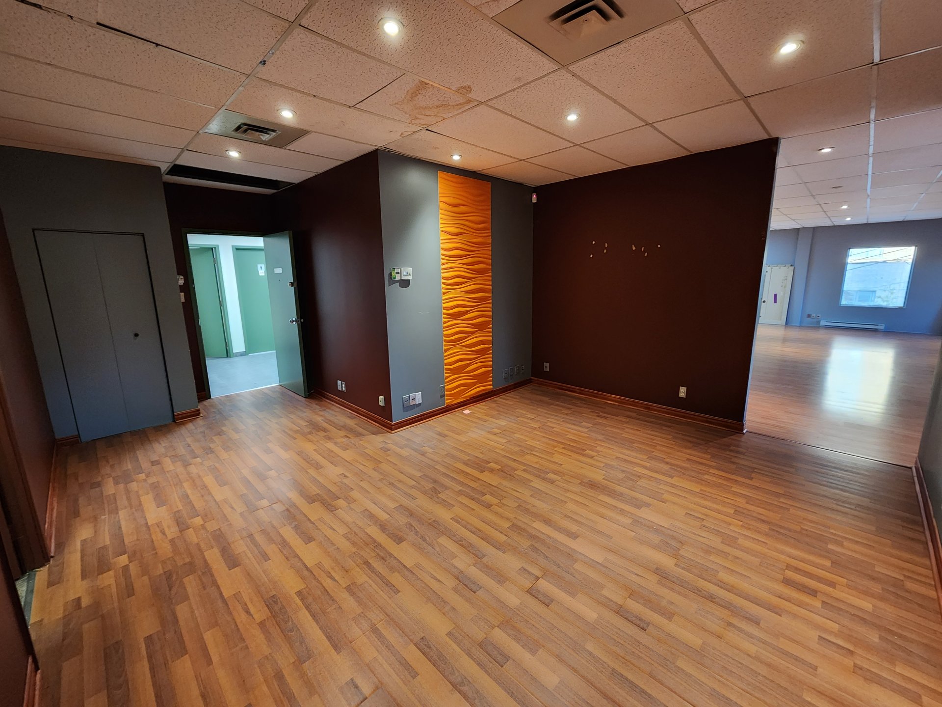 4707 Boul. des Laurentides, Laval (Auteuil), Quebec H7K3G4, ,Commercial,For Sale,Boul. des Laurentides,9292692