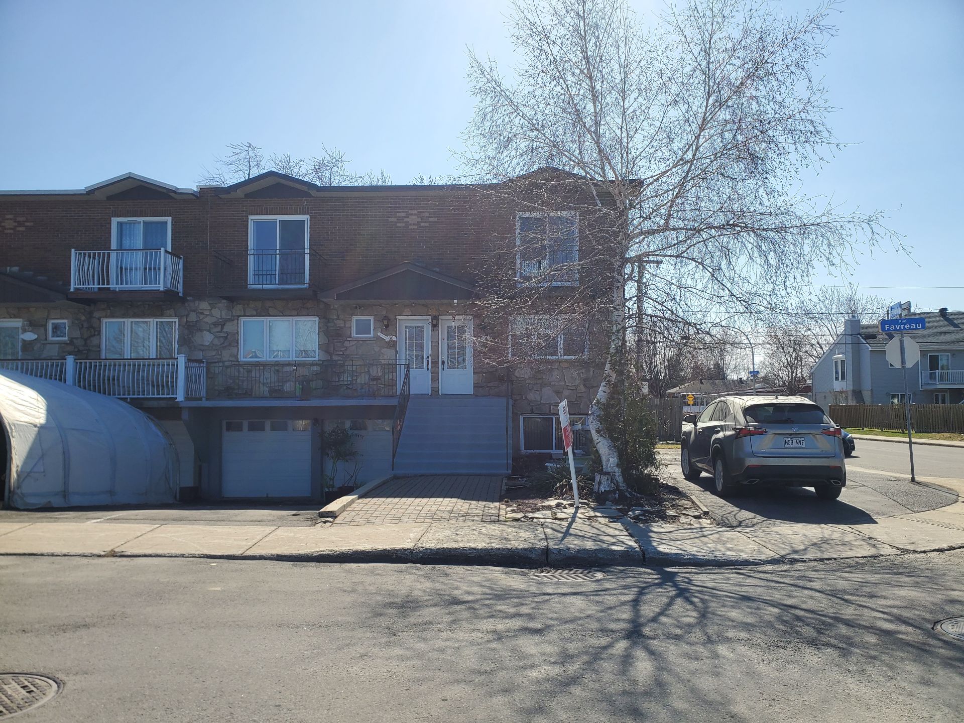 Multi-family (2 to 5 units) For Sale