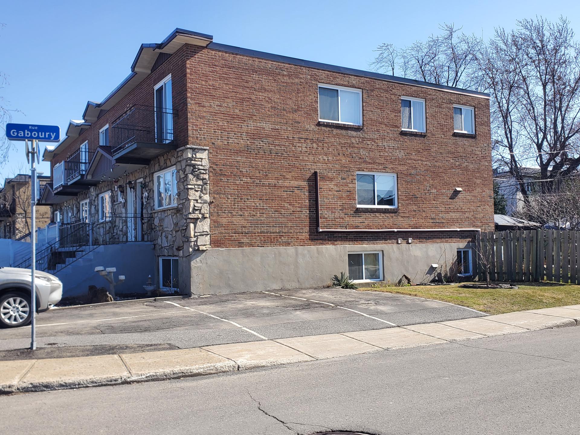 1860 Rue Favreau, Laval (Chomedey), Quebec H7T1X4, 3 Bedrooms Bedrooms, 13 Rooms Rooms,3 BathroomsBathrooms,Multi-family (2 to 5 units),For Sale,Rue Favreau,13168530