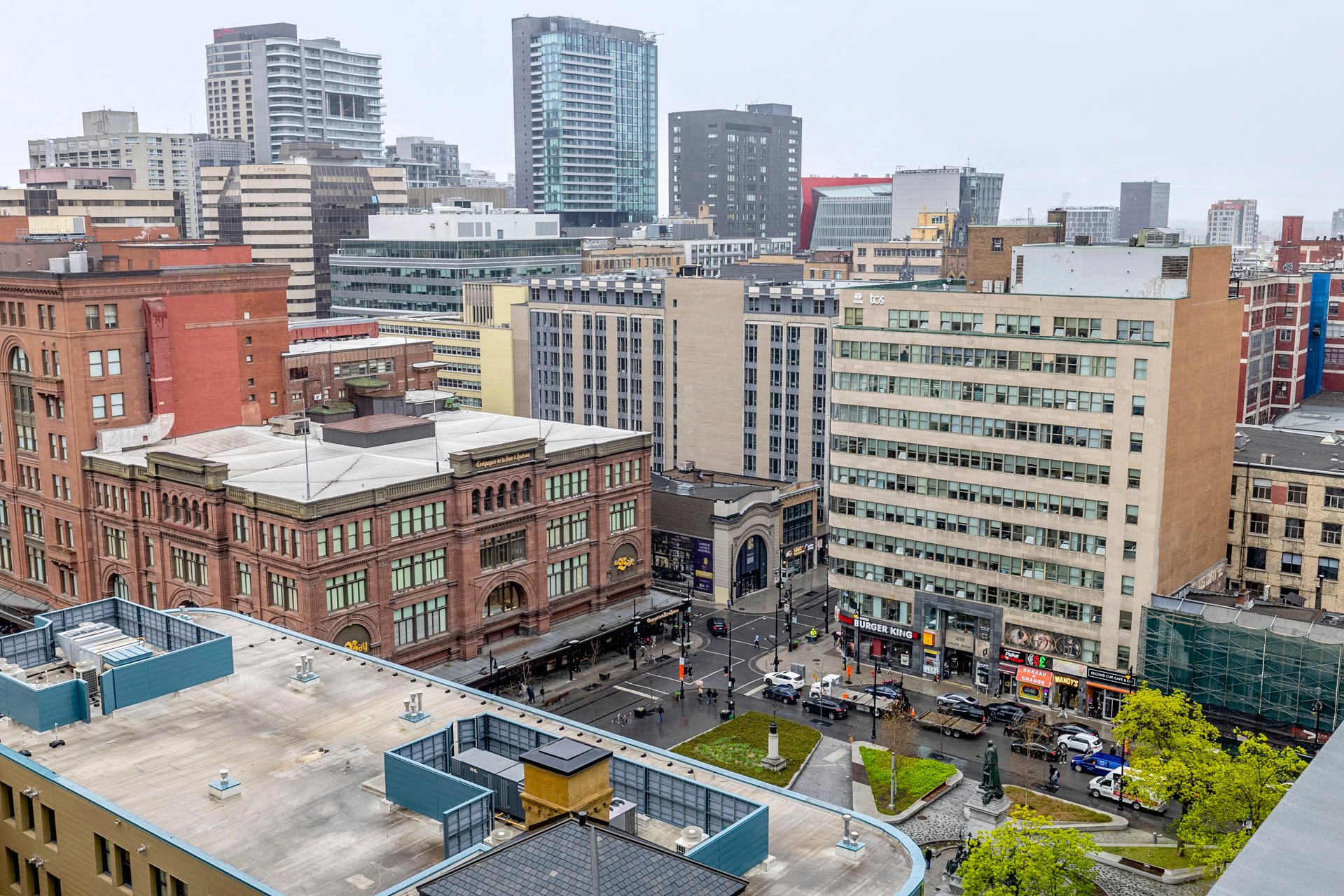 1225 Boul. Robert-Bourassa, Montréal (Ville-Marie), Quebec H3B9A9, 2 Chambres Chambres, 7 Chambres Chambres,2 Salle de bainSalle de bain,Résidentiel,A Louer,Boul. Robert-Bourassa,25019728