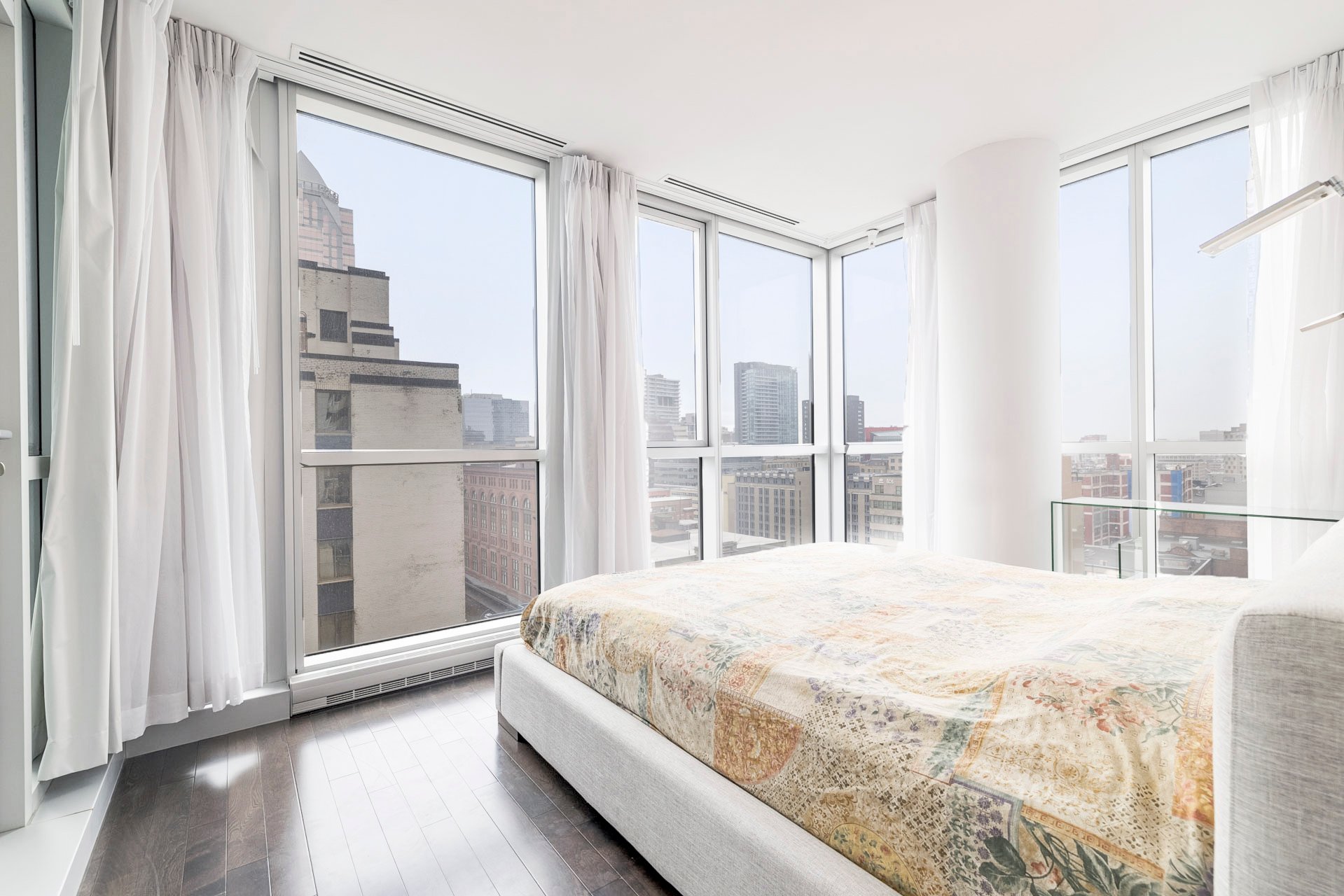 1225 Boul. Robert-Bourassa, Montréal (Ville-Marie), Quebec H3B9A9, 2 Chambres Chambres, 7 Chambres Chambres,2 Salle de bainSalle de bain,Résidentiel,A Louer,Boul. Robert-Bourassa,25019728