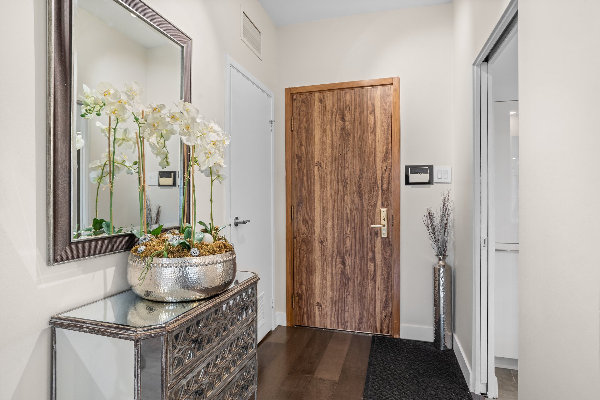 4520 Prom. Paton, Laval (Chomedey), Quebec H7W4X1, 2 Bedrooms Bedrooms, 6 Rooms Rooms,2 BathroomsBathrooms,Residential,For Sale,Prom. Paton,9852355