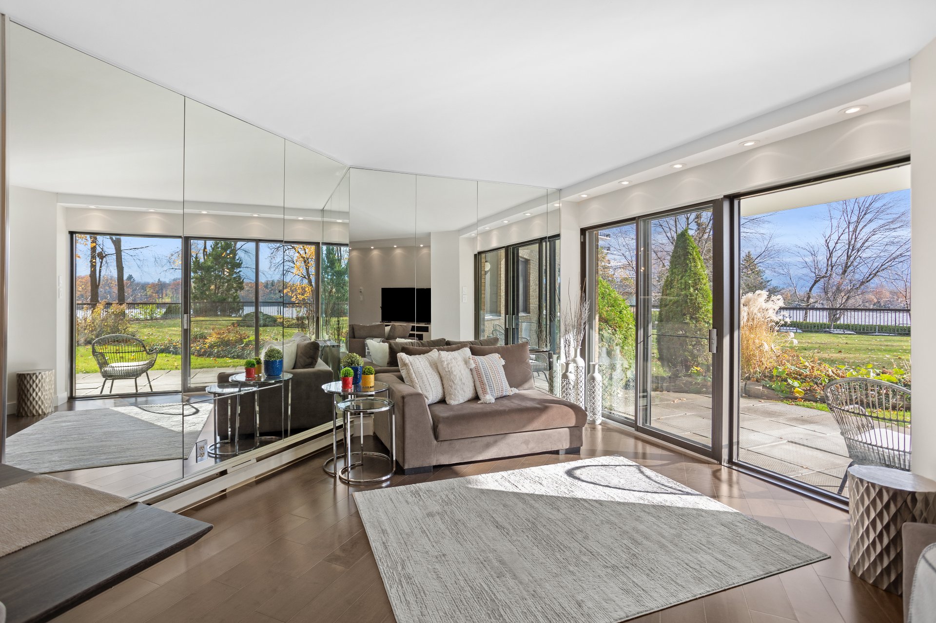 4520 Prom. Paton, Laval (Chomedey), Quebec H7W4X1, 2 Bedrooms Bedrooms, 6 Rooms Rooms,2 BathroomsBathrooms,Residential,For Sale,Prom. Paton,9852355