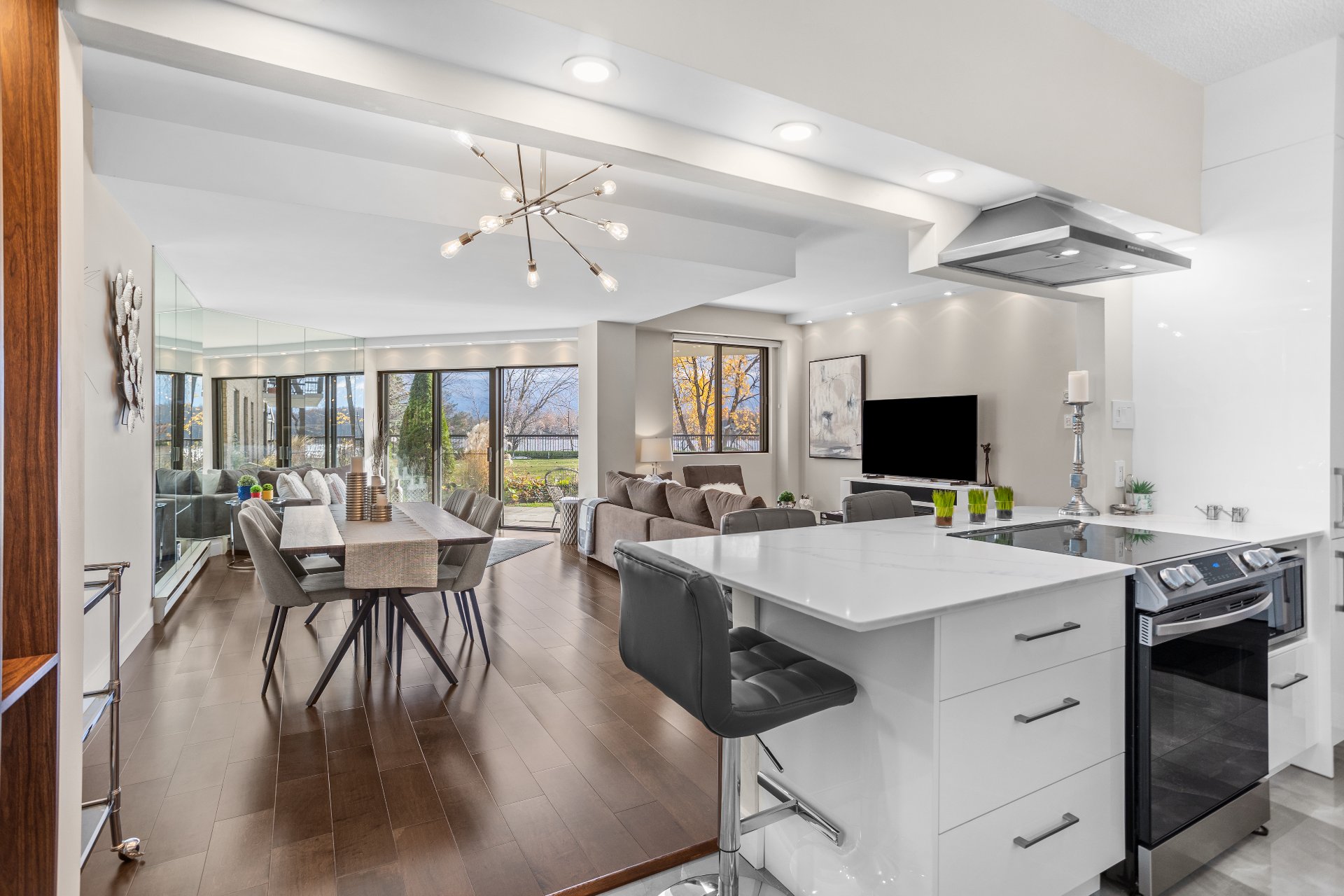 4520 Prom. Paton, Laval (Chomedey), Quebec H7W4X1, 2 Bedrooms Bedrooms, 6 Rooms Rooms,2 BathroomsBathrooms,Residential,For Sale,Prom. Paton,9852355