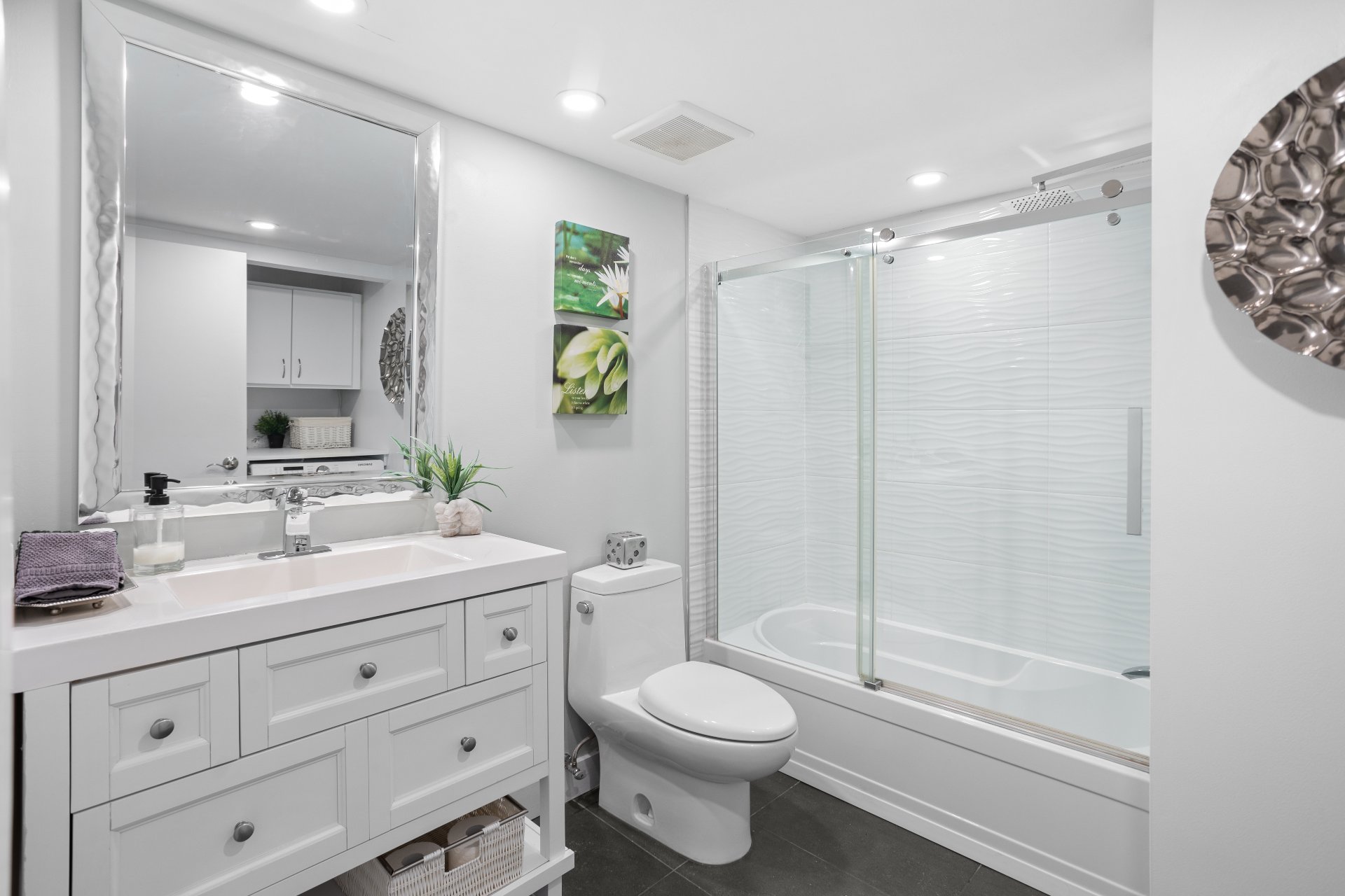 4520 Prom. Paton, Laval (Chomedey), Quebec H7W4X1, 2 Bedrooms Bedrooms, 6 Rooms Rooms,2 BathroomsBathrooms,Residential,For Sale,Prom. Paton,9852355