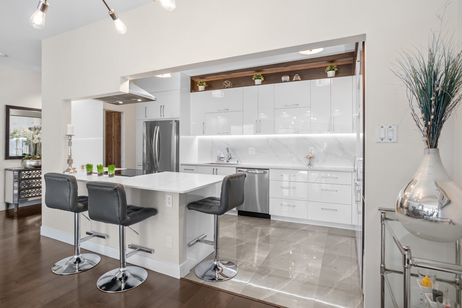 4520 Prom. Paton, Laval (Chomedey), Quebec H7W4X1, 2 Bedrooms Bedrooms, 6 Rooms Rooms,2 BathroomsBathrooms,Residential,For Sale,Prom. Paton,9852355