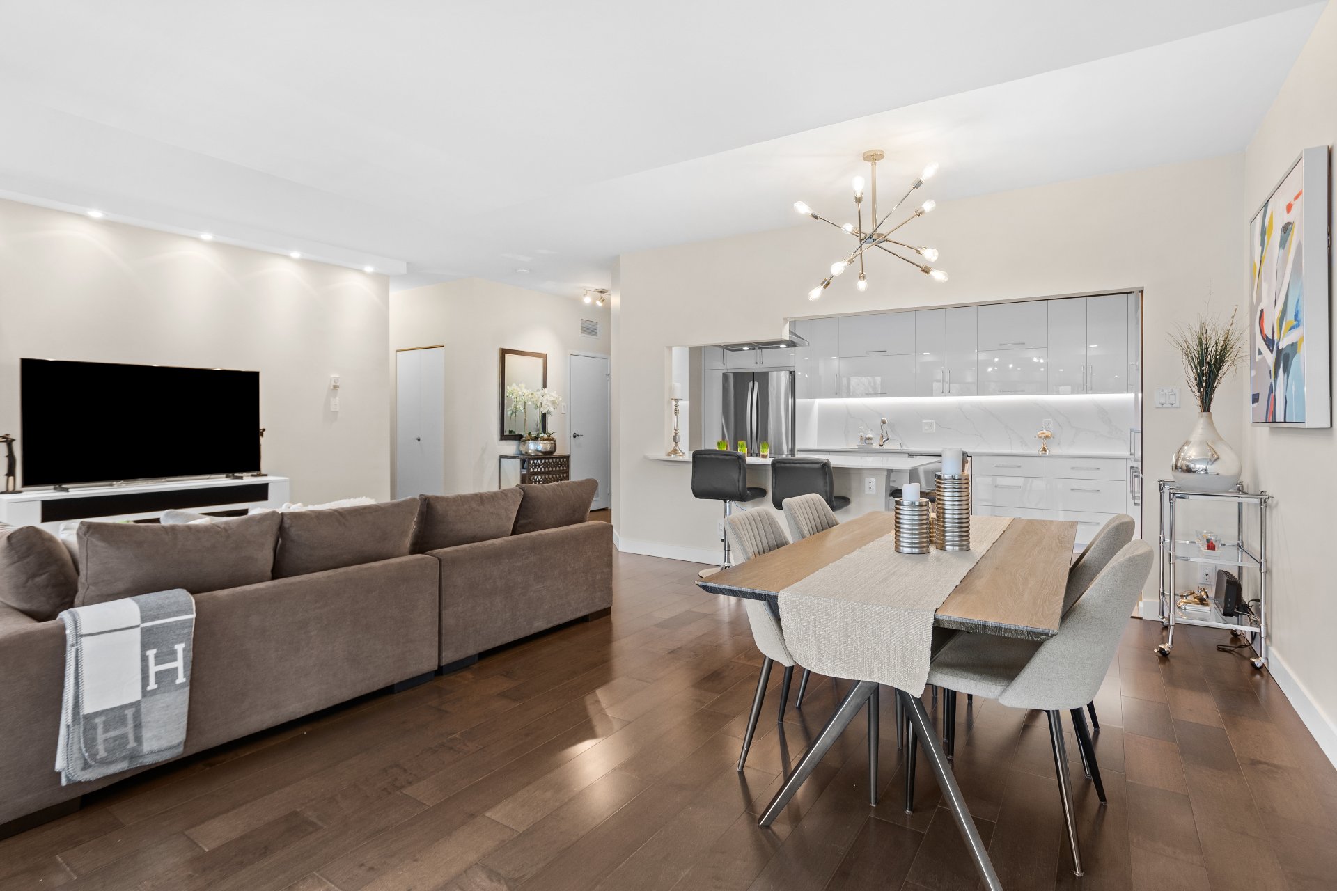 4520 Prom. Paton, Laval (Chomedey), Quebec H7W4X1, 2 Bedrooms Bedrooms, 6 Rooms Rooms,2 BathroomsBathrooms,Residential,For Sale,Prom. Paton,9852355