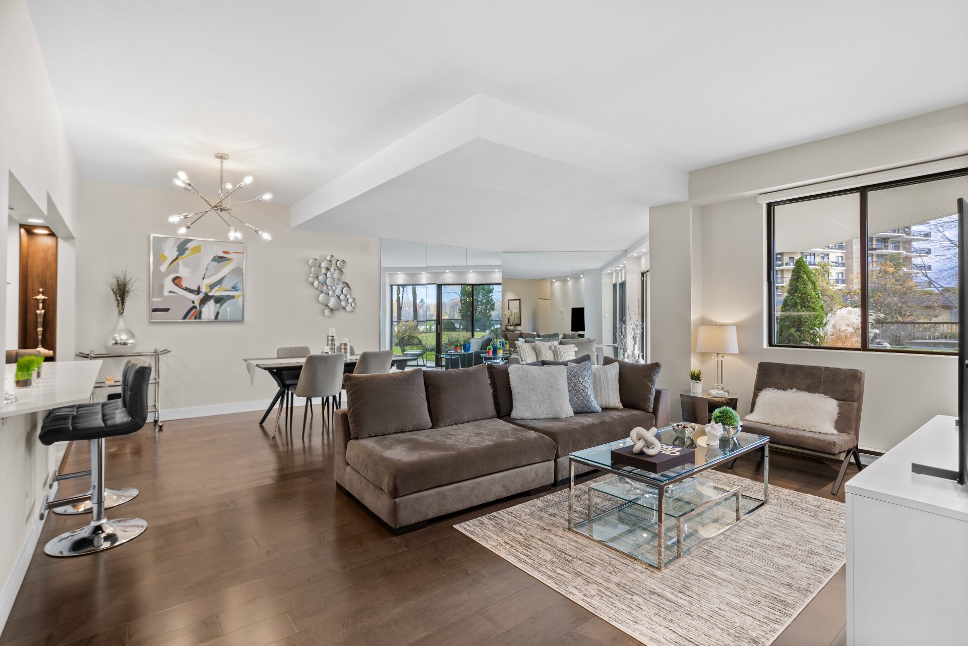 4520 Prom. Paton, Laval (Chomedey), Quebec H7W4X1, 2 Bedrooms Bedrooms, 6 Rooms Rooms,2 BathroomsBathrooms,Residential,For Sale,Prom. Paton,9852355