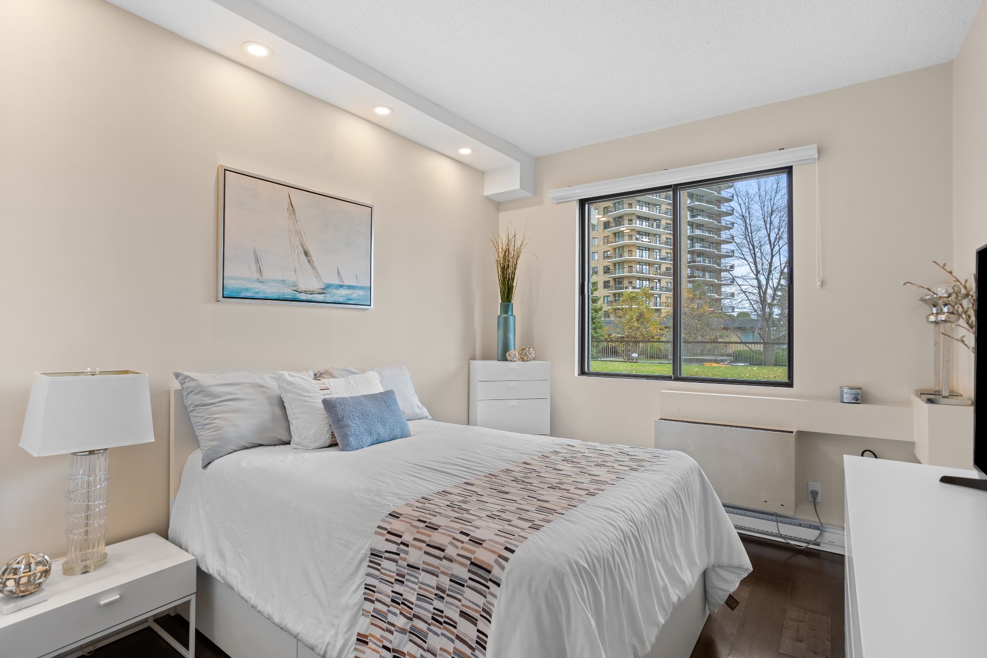 4520 Prom. Paton, Laval (Chomedey), Quebec H7W4X1, 2 Bedrooms Bedrooms, 6 Rooms Rooms,2 BathroomsBathrooms,Residential,For Sale,Prom. Paton,9852355