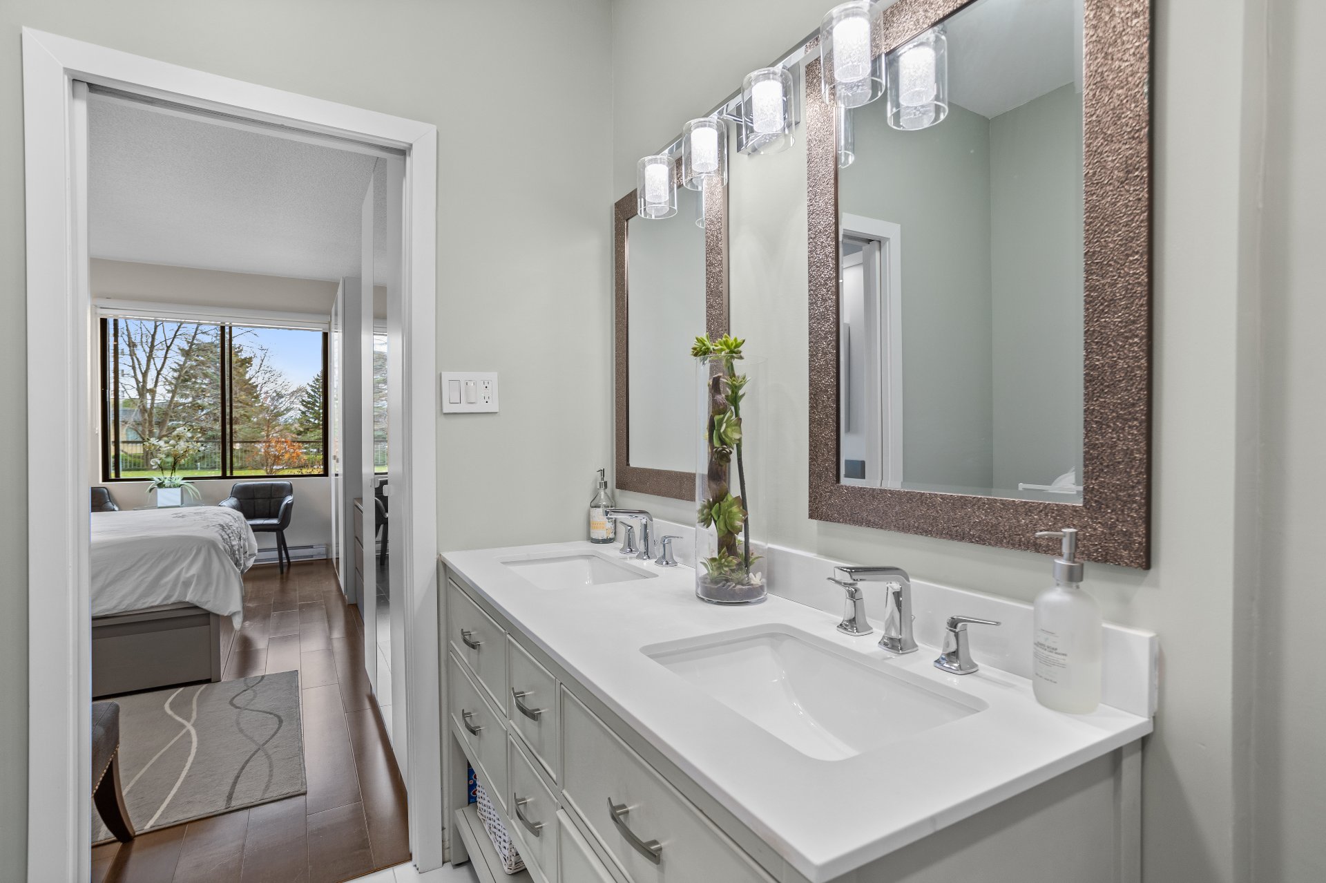 4520 Prom. Paton, Laval (Chomedey), Quebec H7W4X1, 2 Bedrooms Bedrooms, 6 Rooms Rooms,2 BathroomsBathrooms,Residential,For Sale,Prom. Paton,9852355