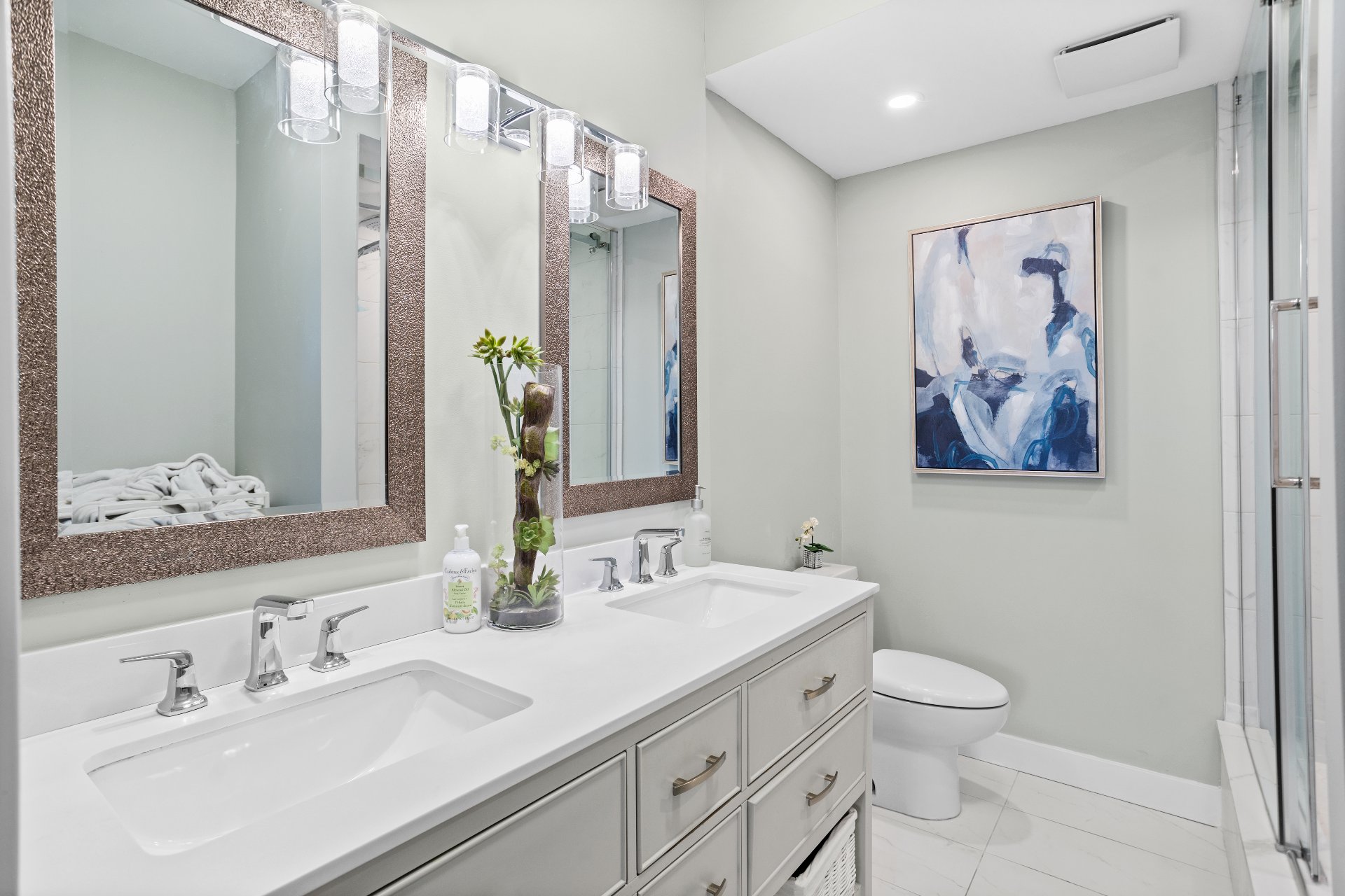 4520 Prom. Paton, Laval (Chomedey), Quebec H7W4X1, 2 Bedrooms Bedrooms, 6 Rooms Rooms,2 BathroomsBathrooms,Residential,For Sale,Prom. Paton,9852355