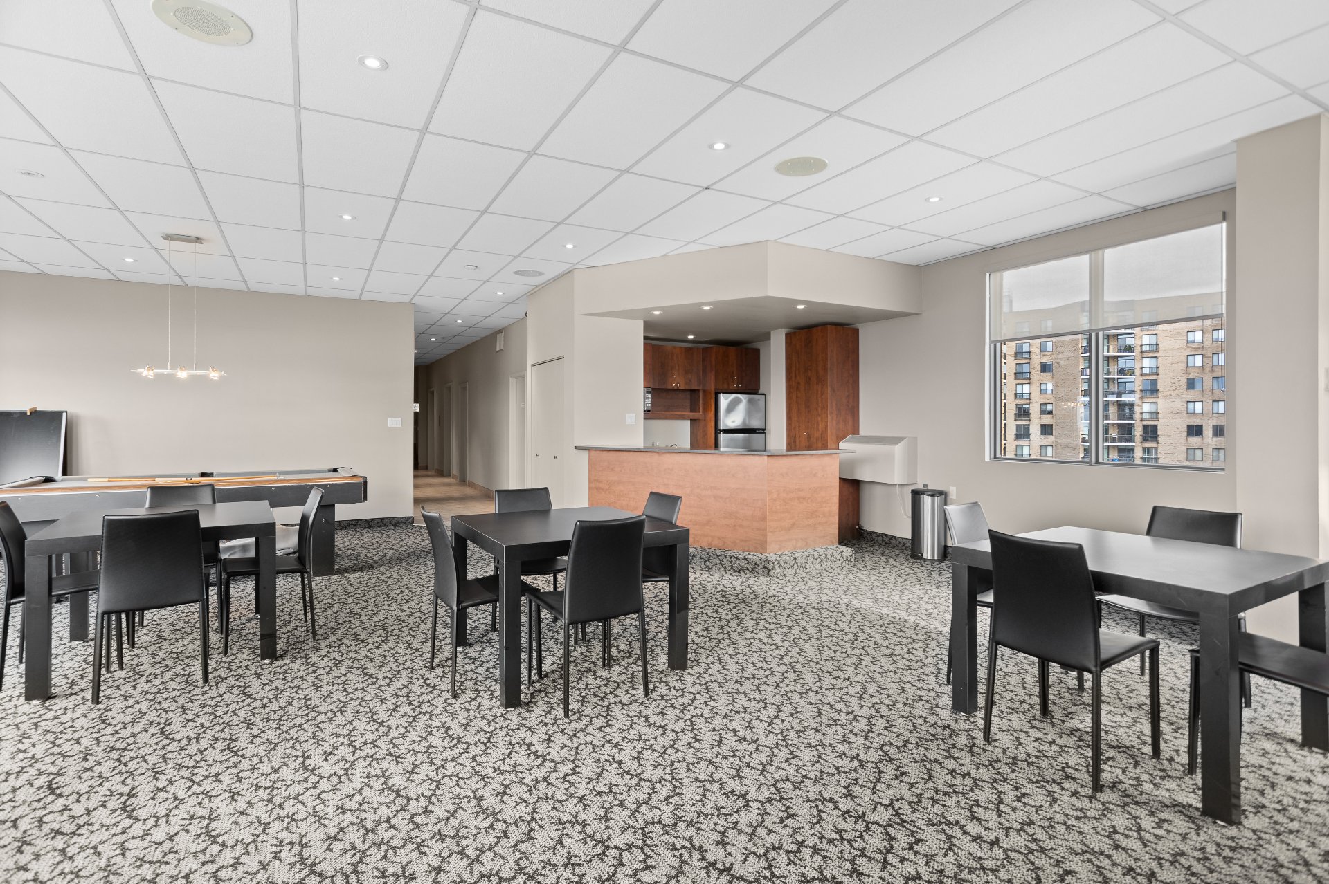 4520 Prom. Paton, Laval (Chomedey), Quebec H7W4X1, 2 Bedrooms Bedrooms, 6 Rooms Rooms,2 BathroomsBathrooms,Residential,For Sale,Prom. Paton,9852355