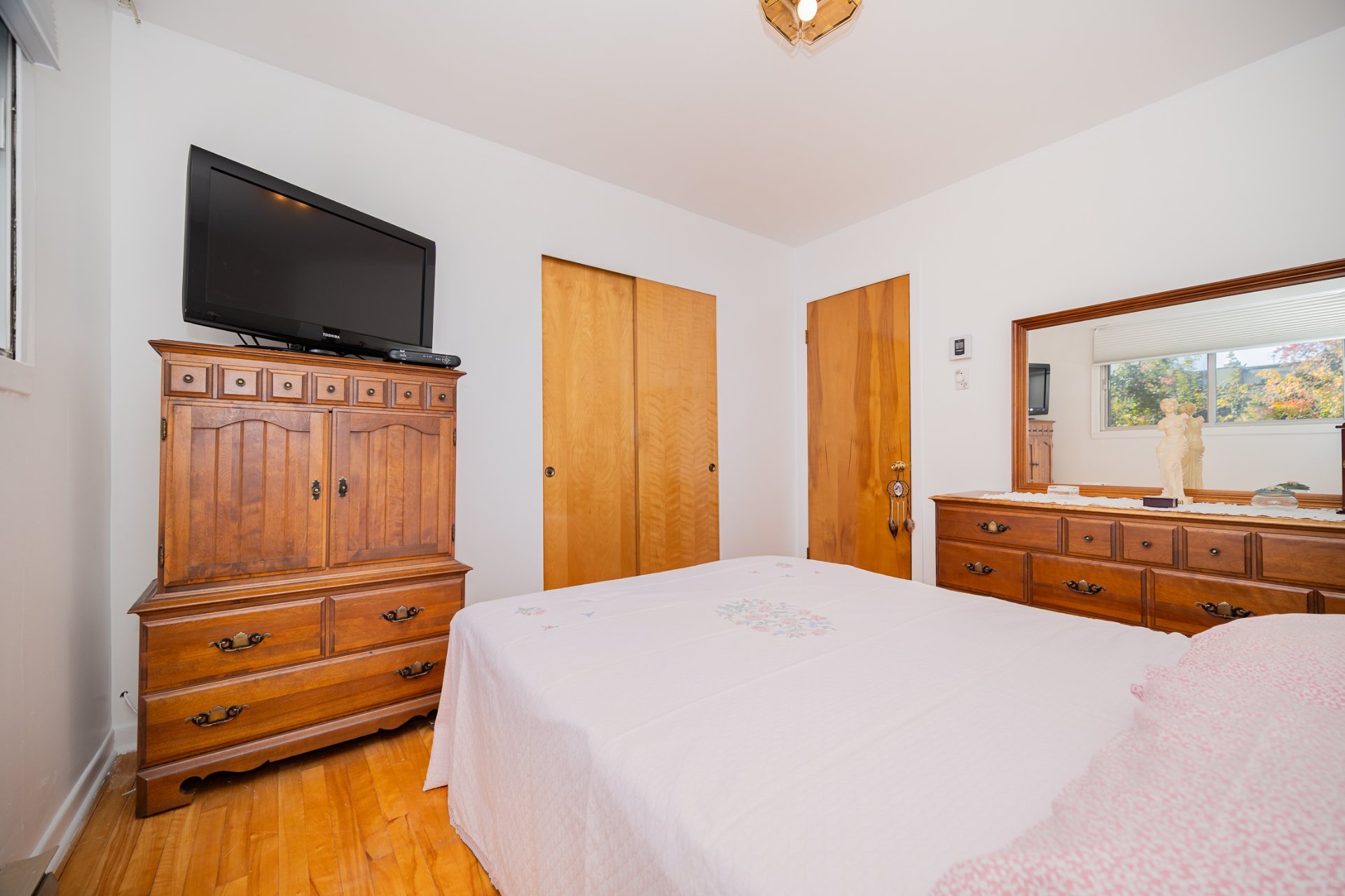 9610 Rue D'Iberville 9612, Montréal (Ahuntsic-Cartierville), Quebec H2B2T3, 4 Bedrooms Bedrooms, 7 Rooms Rooms,2 BathroomsBathrooms,Multi-family (2 to 5 units),For Sale,Rue D'Iberville,18124131