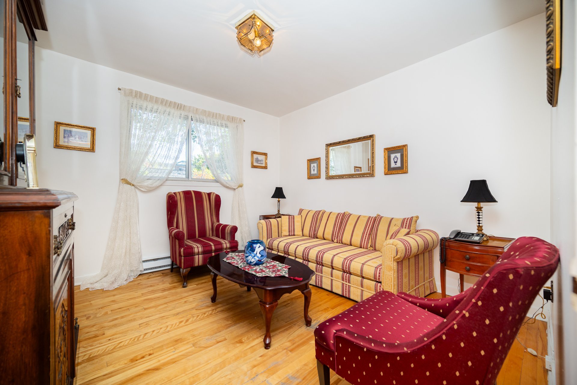 9610 Rue D'Iberville 9612, Montréal (Ahuntsic-Cartierville), Quebec H2B2T3, 4 Bedrooms Bedrooms, 7 Rooms Rooms,2 BathroomsBathrooms,Multi-family (2 to 5 units),For Sale,Rue D'Iberville,18124131