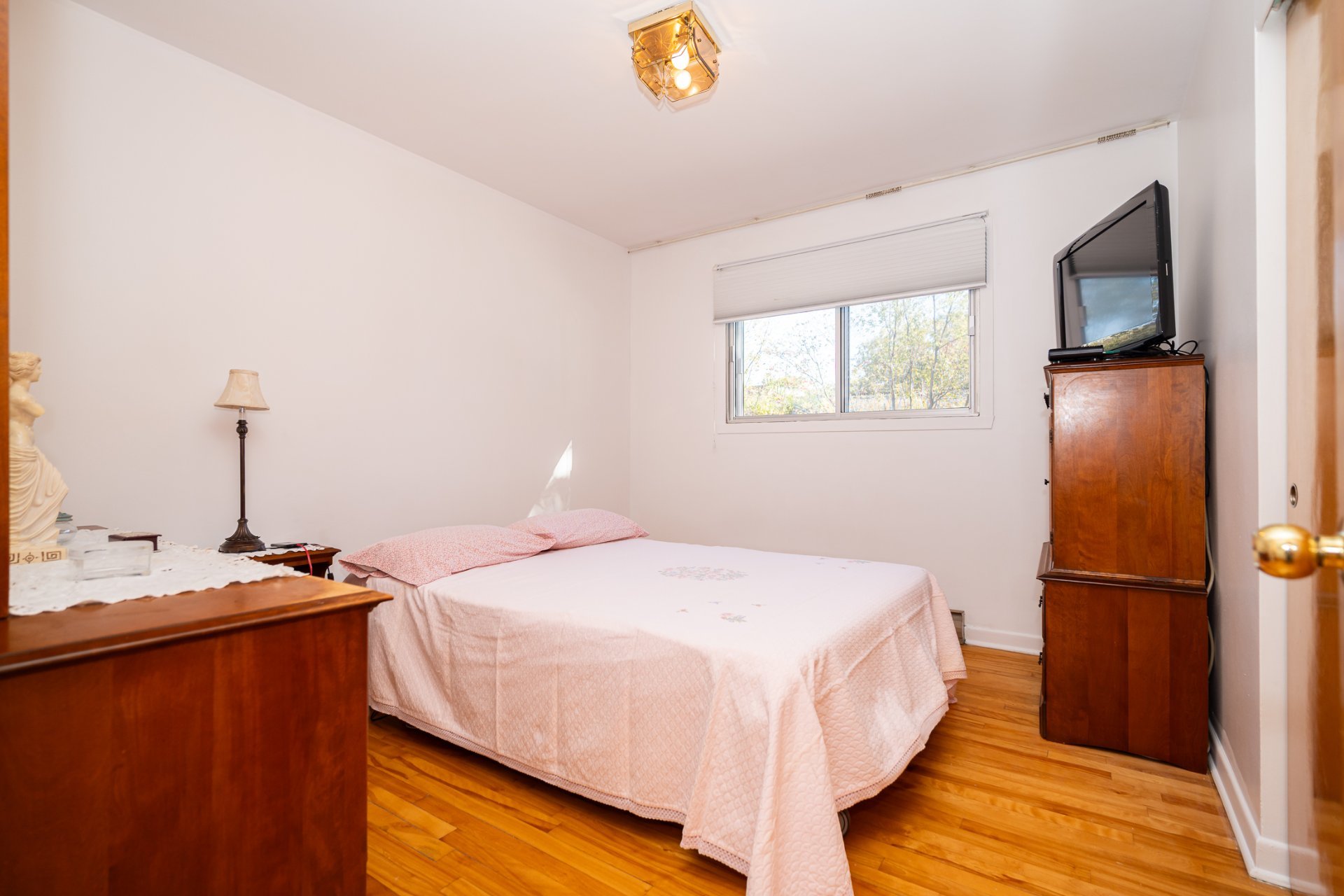 9610 Rue D'Iberville 9612, Montréal (Ahuntsic-Cartierville), Quebec H2B2T3, 4 Bedrooms Bedrooms, 7 Rooms Rooms,2 BathroomsBathrooms,Multi-family (2 to 5 units),For Sale,Rue D'Iberville,18124131