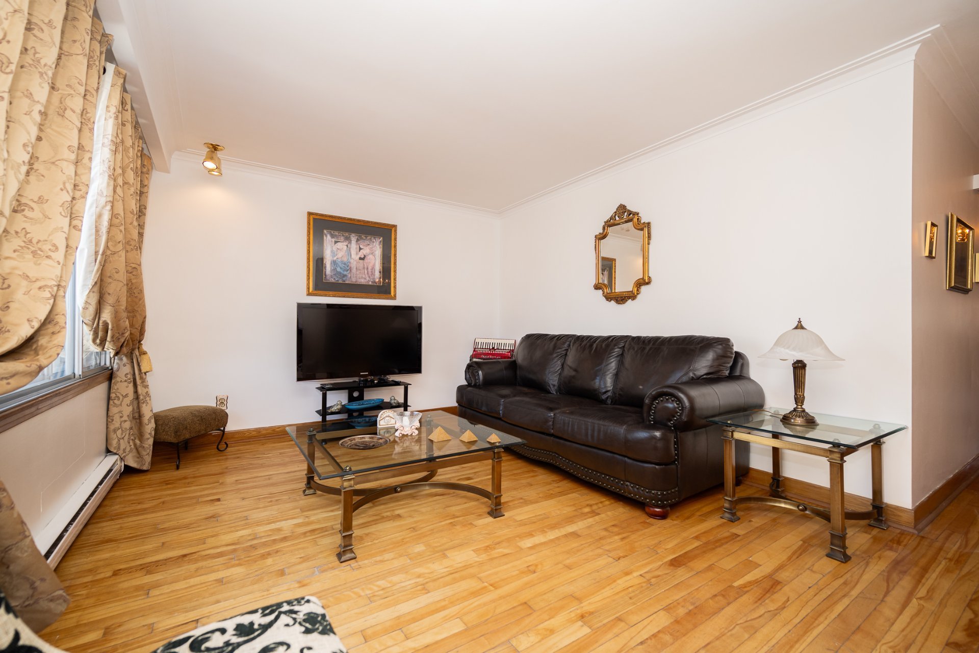 9610 Rue D'Iberville 9612, Montréal (Ahuntsic-Cartierville), Quebec H2B2T3, 4 Bedrooms Bedrooms, 7 Rooms Rooms,2 BathroomsBathrooms,Multi-family (2 to 5 units),For Sale,Rue D'Iberville,18124131