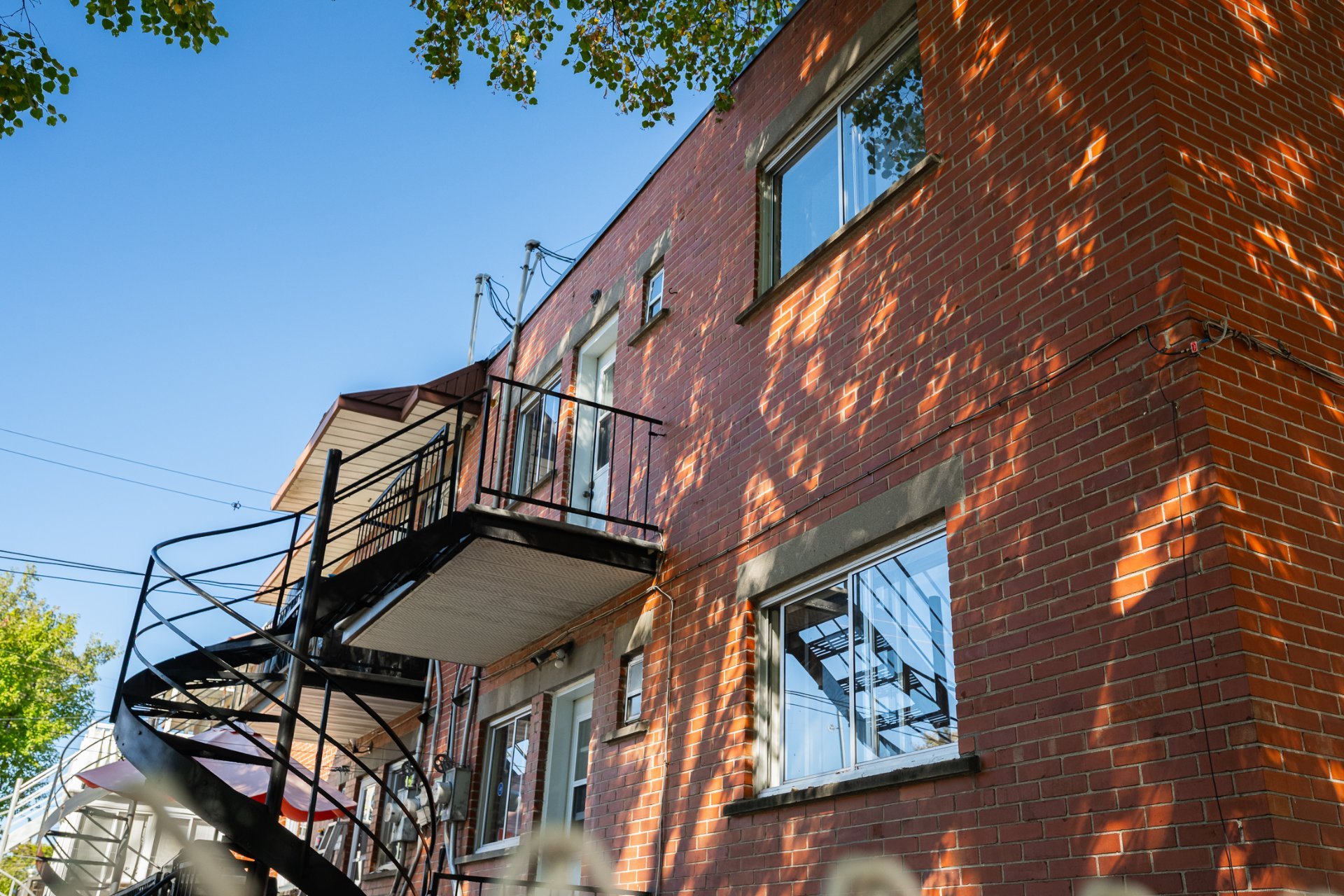 9610 Rue D'Iberville 9612, Montréal (Ahuntsic-Cartierville), Quebec H2B2T3, 4 Bedrooms Bedrooms, 7 Rooms Rooms,2 BathroomsBathrooms,Multi-family (2 to 5 units),For Sale,Rue D'Iberville,18124131