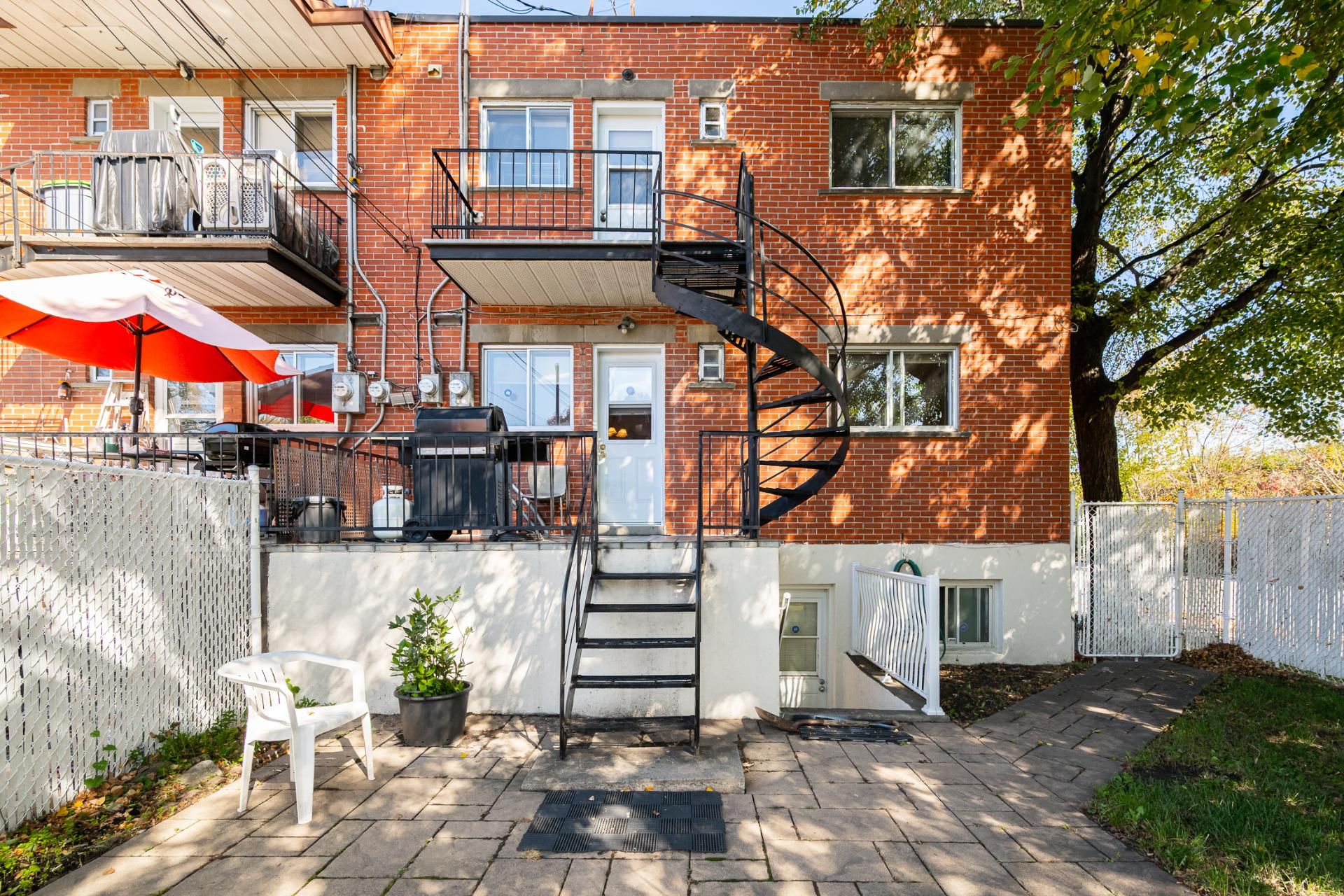 9610 Rue D'Iberville 9612, Montréal (Ahuntsic-Cartierville), Quebec H2B2T3, 4 Bedrooms Bedrooms, 7 Rooms Rooms,2 BathroomsBathrooms,Multi-family (2 to 5 units),For Sale,Rue D'Iberville,18124131