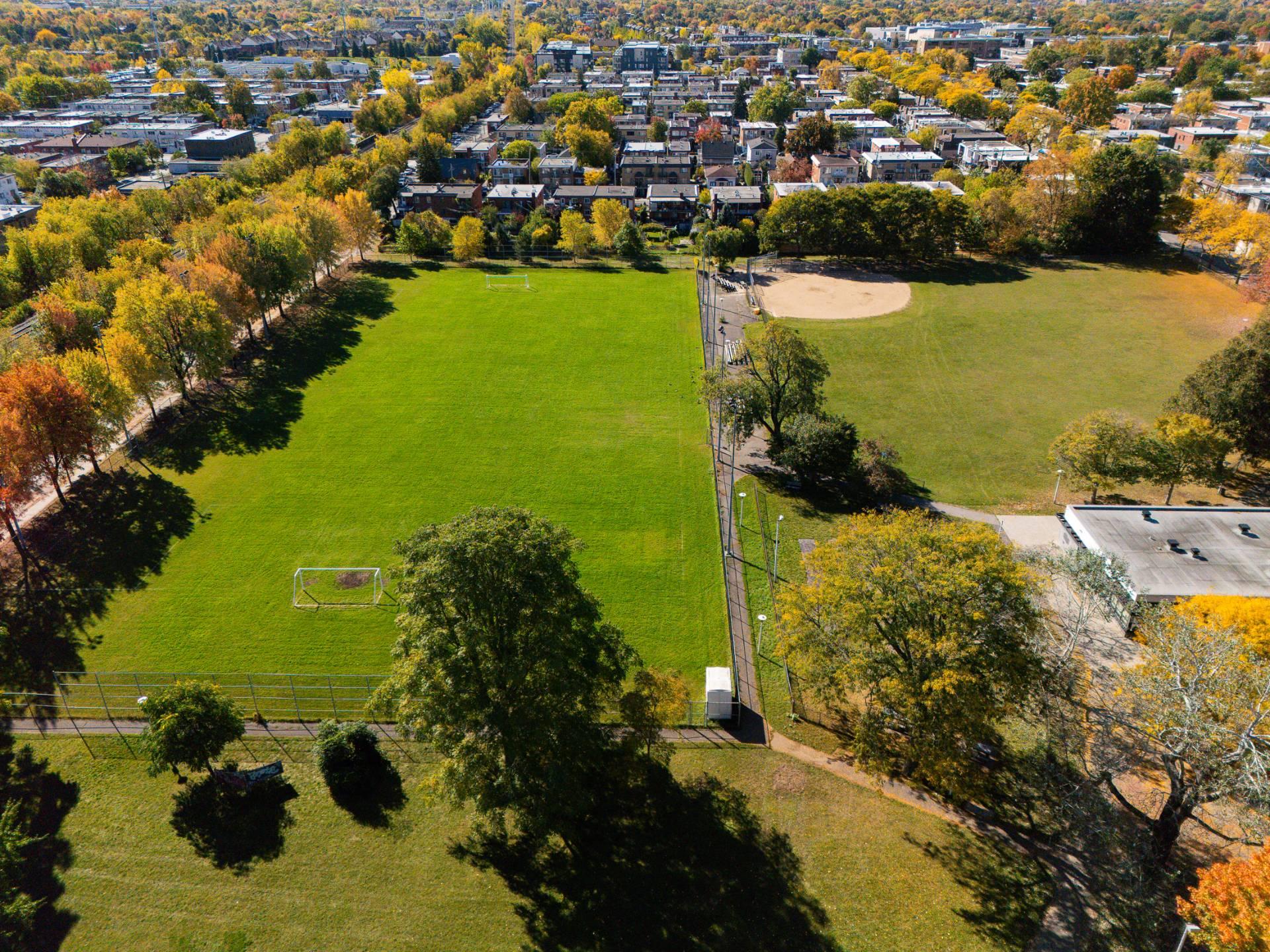 9610 Rue D'Iberville 9612, Montréal (Ahuntsic-Cartierville), Quebec H2B2T3, 4 Bedrooms Bedrooms, 7 Rooms Rooms,2 BathroomsBathrooms,Multi-family (2 to 5 units),For Sale,Rue D'Iberville,18124131