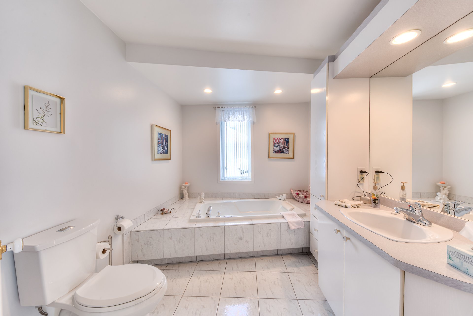 2 Rue des Pistoles, Blainville, Quebec J7C5B2, 3 Bedrooms Bedrooms, 12 Rooms Rooms,2 BathroomsBathrooms,Residential,For Sale,Rue des Pistoles,21037909