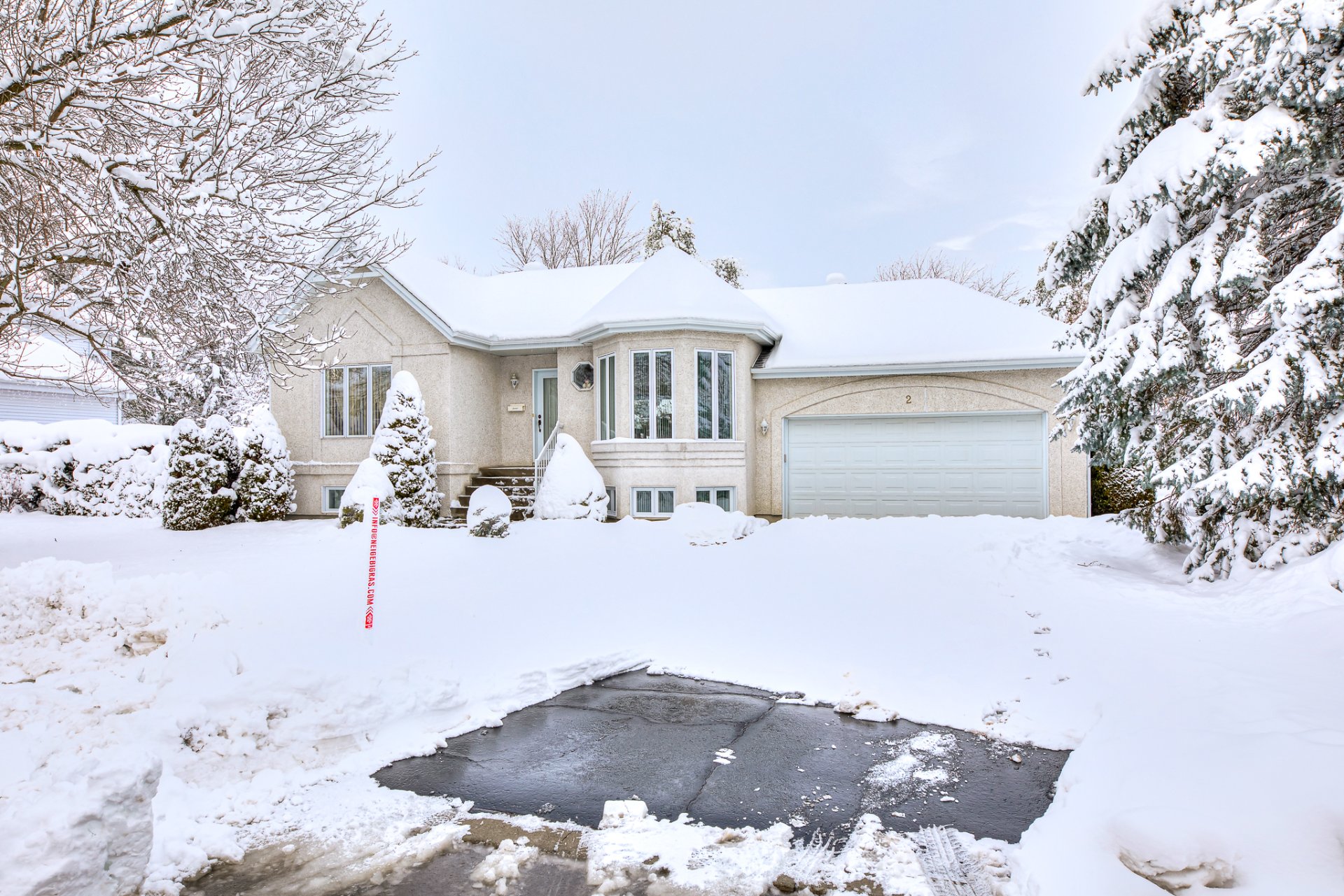 2 Rue des Pistoles, Blainville, Quebec J7C5B2, 3 Bedrooms Bedrooms, 12 Rooms Rooms,2 BathroomsBathrooms,Residential,For Sale,Rue des Pistoles,21037909