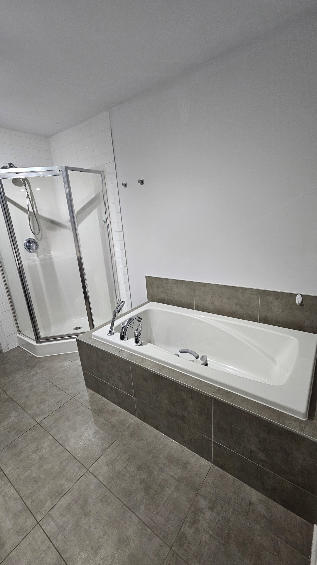 3725 Av. Jean-Béraud, Laval (Chomedey), Quebec H7T0K6, 2 Bedrooms Bedrooms, 9 Rooms Rooms,1 BathroomBathrooms,Residential,For Rent,Av. Jean-Béraud,9368870