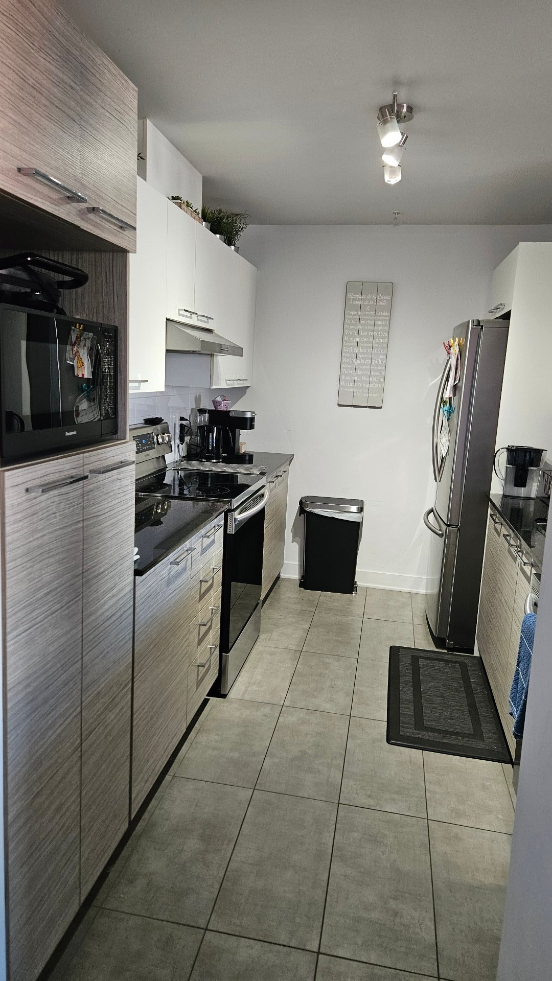 3725 Av. Jean-Béraud, Laval (Chomedey), Quebec H7T0K6, 2 Bedrooms Bedrooms, 9 Rooms Rooms,1 BathroomBathrooms,Residential,For Rent,Av. Jean-Béraud,9368870