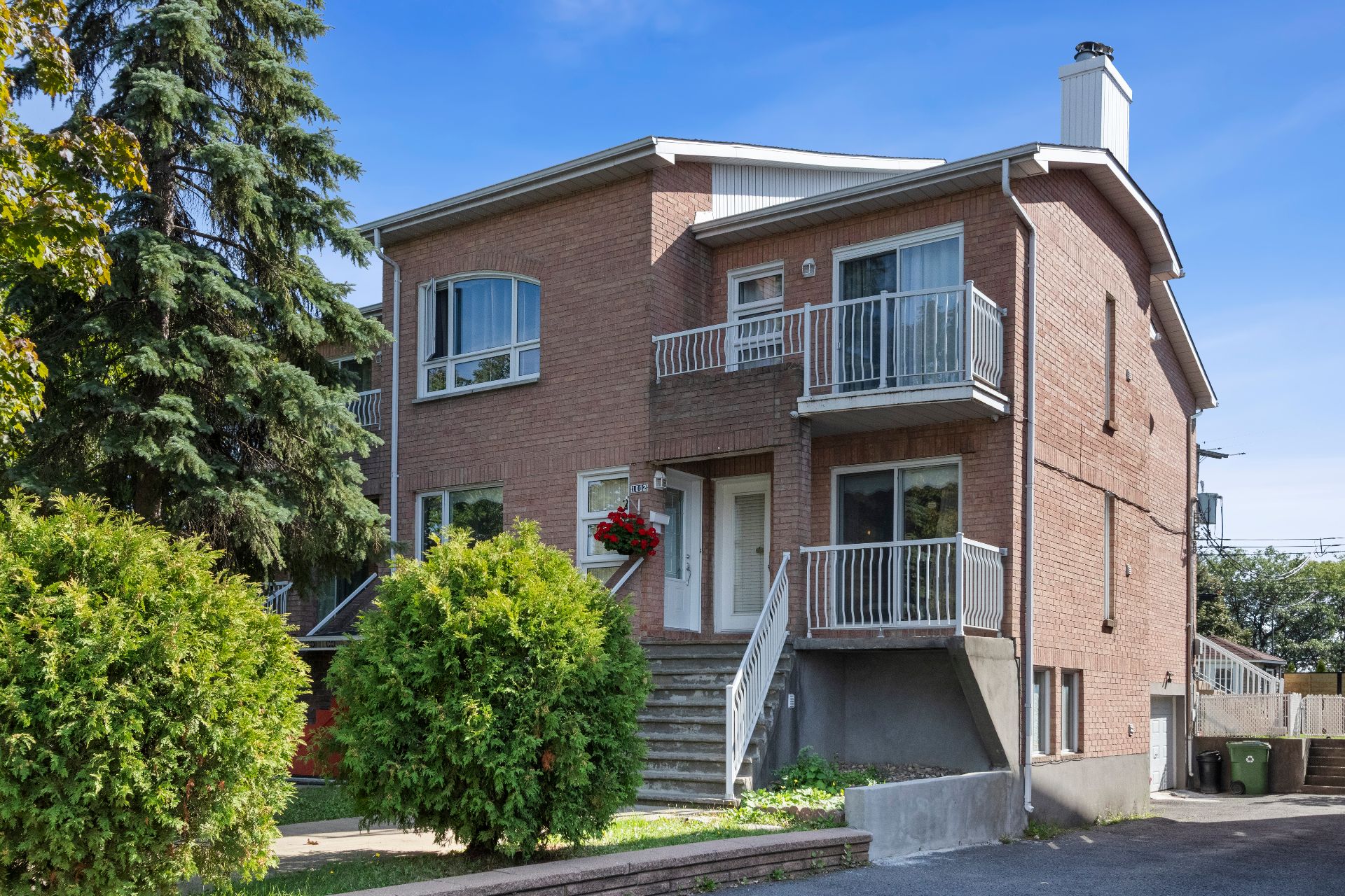 1004 Rue Thierry, Montréal (LaSalle), Quebec H8N2Y6, 2 Chambres Chambres, 8 Chambres Chambres,1 Salle de bainsSalle de bain,Résidentiel,A Louer,Rue Thierry,21159283