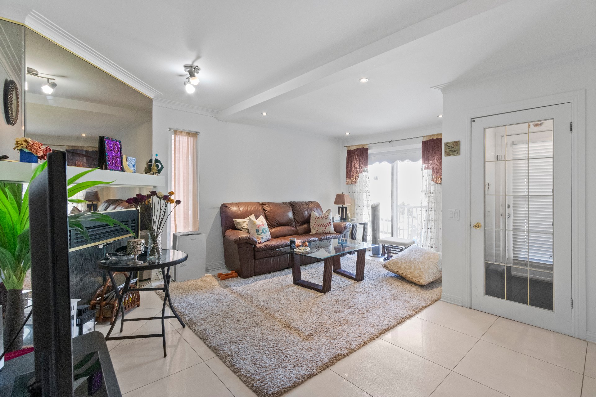 1004 Rue Thierry, Montréal (LaSalle), Quebec H8N2Y6, 2 Bedrooms Bedrooms, 8 Rooms Rooms,1 BathroomBathrooms,Residential,For Rent,Rue Thierry,21159283