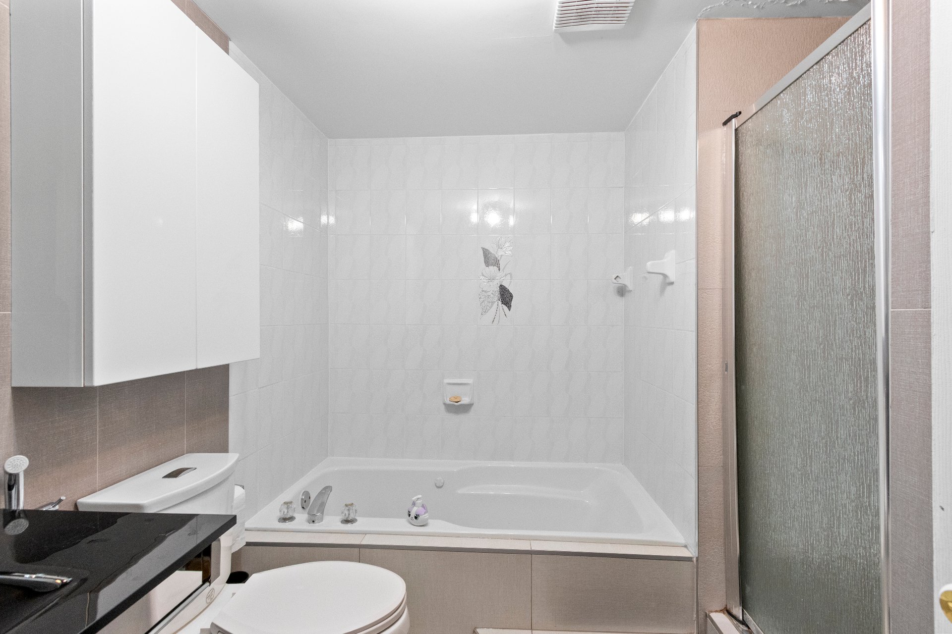 1004 Rue Thierry, Montréal (LaSalle), Quebec H8N2Y6, 2 Bedrooms Bedrooms, 8 Rooms Rooms,1 BathroomBathrooms,Residential,For Rent,Rue Thierry,21159283