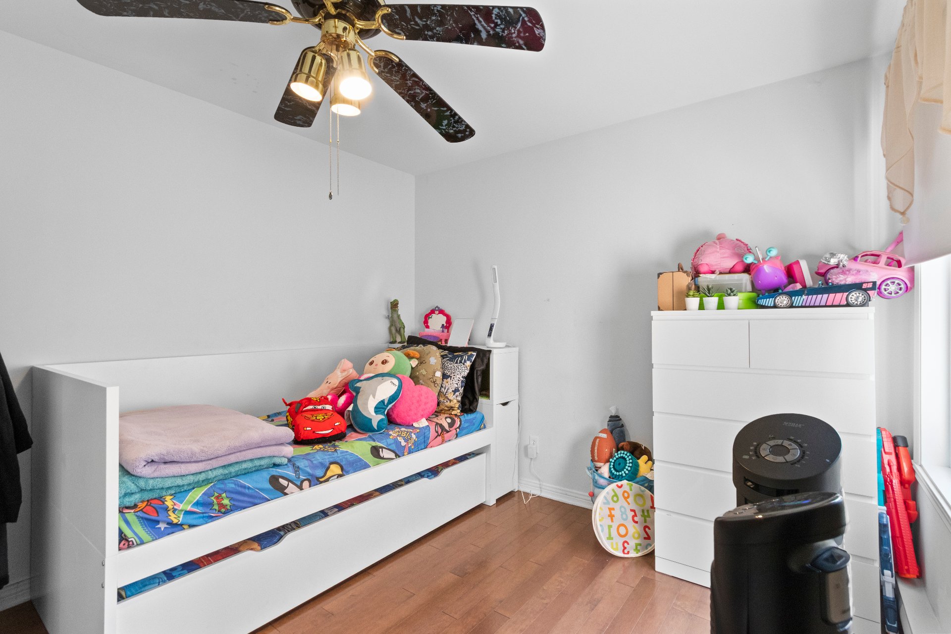 1004 Rue Thierry, Montréal (LaSalle), Quebec H8N2Y6, 2 Bedrooms Bedrooms, 8 Rooms Rooms,1 BathroomBathrooms,Residential,For Rent,Rue Thierry,21159283