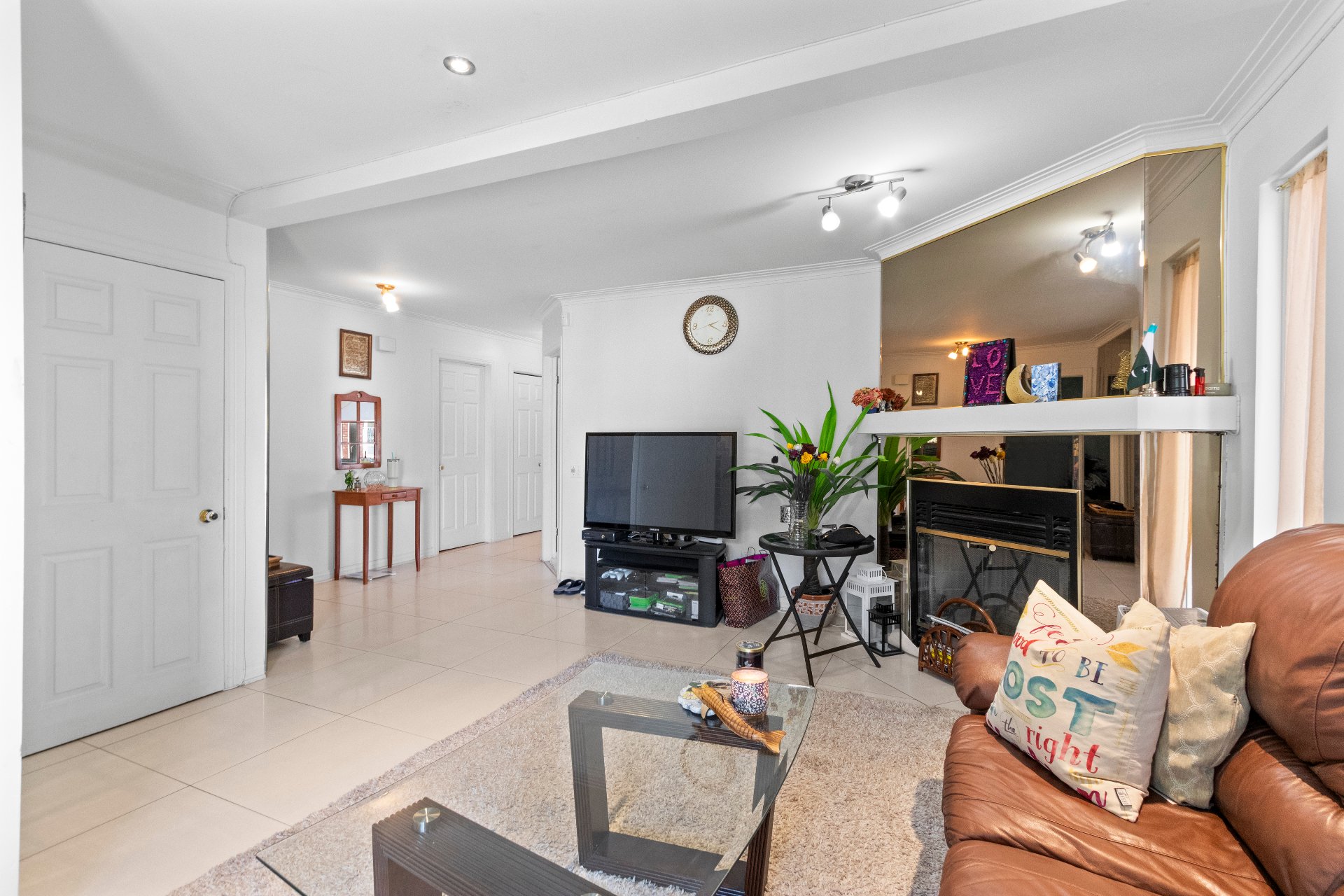 1004 Rue Thierry, Montréal (LaSalle), Quebec H8N2Y6, 2 Bedrooms Bedrooms, 8 Rooms Rooms,1 BathroomBathrooms,Residential,For Rent,Rue Thierry,21159283