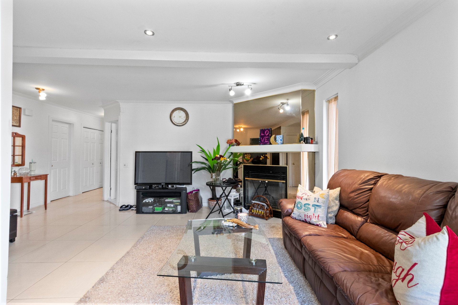 1004 Rue Thierry, Montréal (LaSalle), Quebec H8N2Y6, 2 Bedrooms Bedrooms, 8 Rooms Rooms,1 BathroomBathrooms,Residential,For Rent,Rue Thierry,21159283