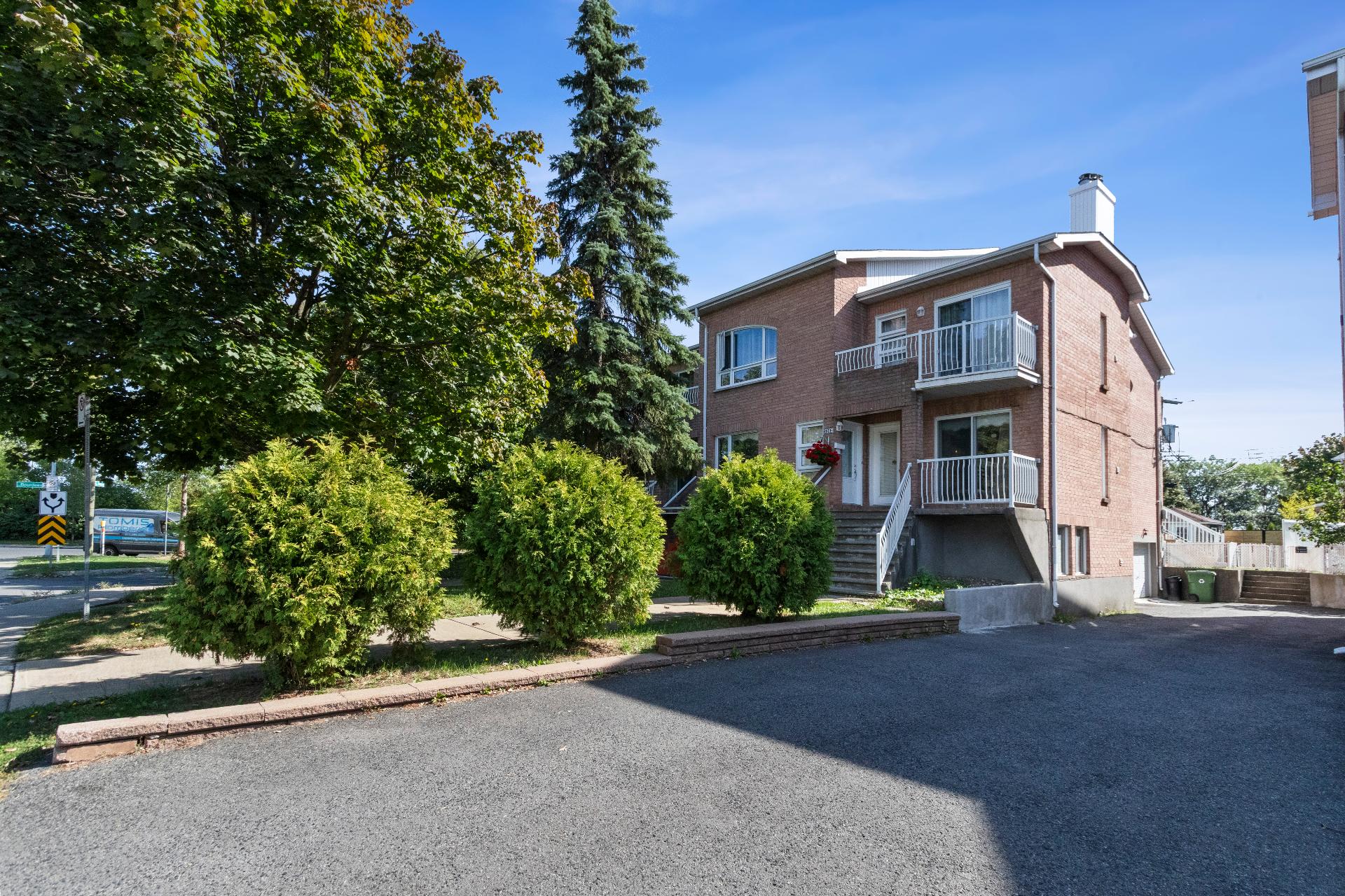 1004 Rue Thierry, Montréal (LaSalle), Quebec H8N2Y6, 2 Bedrooms Bedrooms, 8 Rooms Rooms,1 BathroomBathrooms,Residential,For Rent,Rue Thierry,21159283