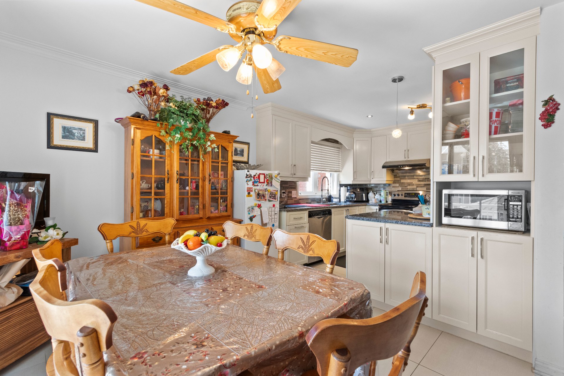 1004 Rue Thierry, Montréal (LaSalle), Quebec H8N2Y6, 2 Bedrooms Bedrooms, 8 Rooms Rooms,1 BathroomBathrooms,Residential,For Rent,Rue Thierry,21159283