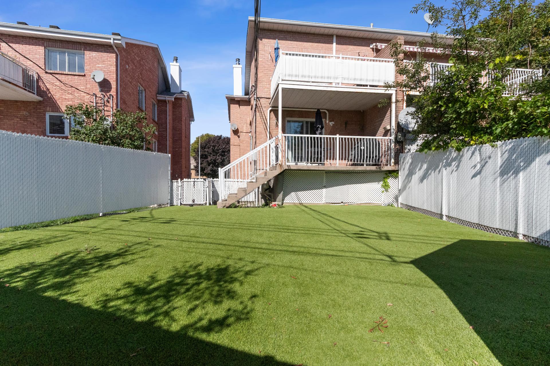 1004 Rue Thierry, Montréal (LaSalle), Quebec H8N2Y6, 2 Bedrooms Bedrooms, 8 Rooms Rooms,1 BathroomBathrooms,Residential,For Rent,Rue Thierry,21159283