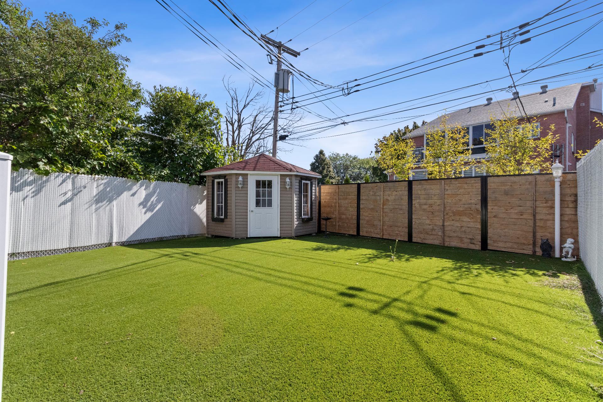 1004 Rue Thierry, Montréal (LaSalle), Quebec H8N2Y6, 2 Bedrooms Bedrooms, 8 Rooms Rooms,1 BathroomBathrooms,Residential,For Rent,Rue Thierry,21159283