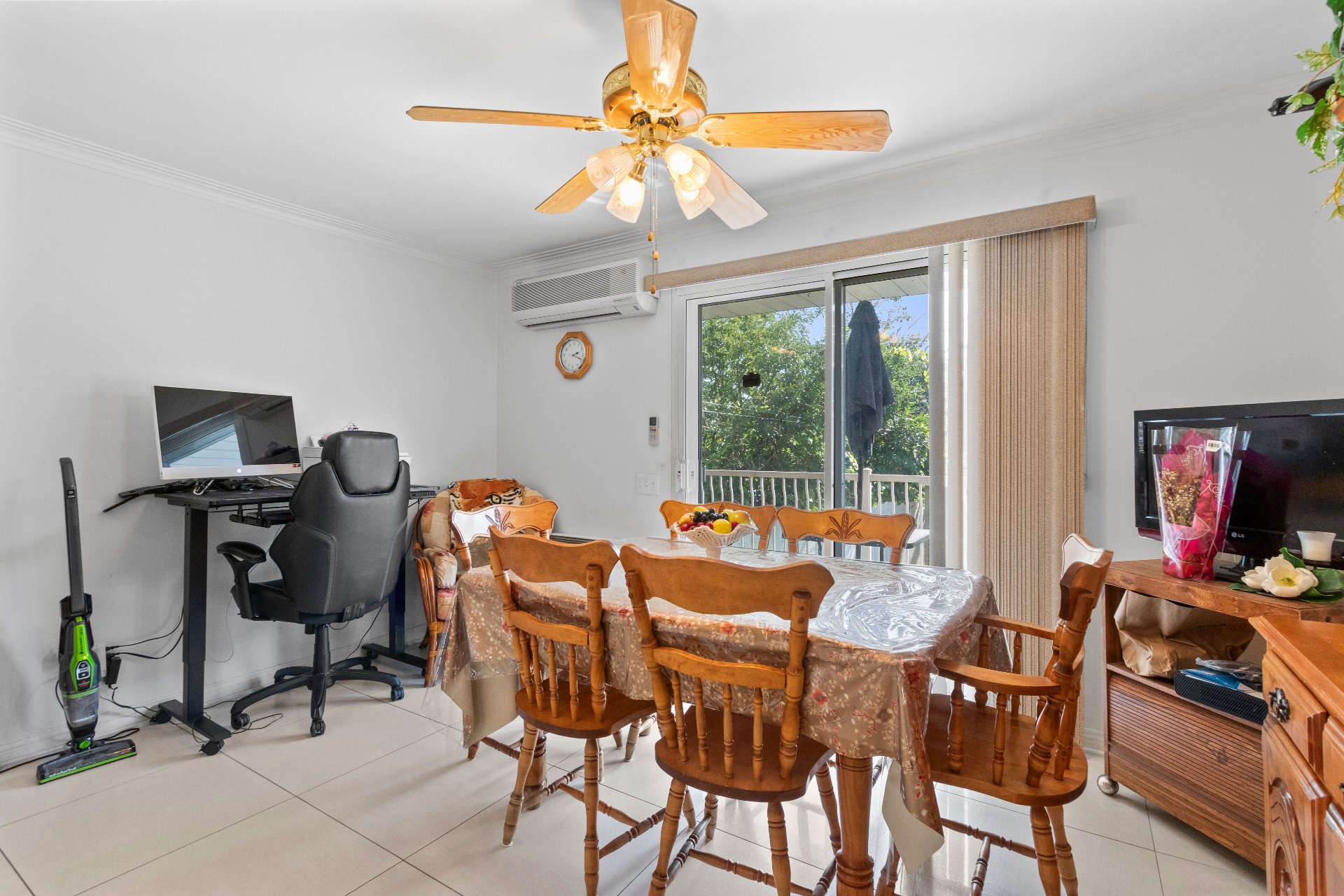 1004 Rue Thierry, Montréal (LaSalle), Quebec H8N2Y6, 2 Bedrooms Bedrooms, 8 Rooms Rooms,1 BathroomBathrooms,Residential,For Rent,Rue Thierry,21159283