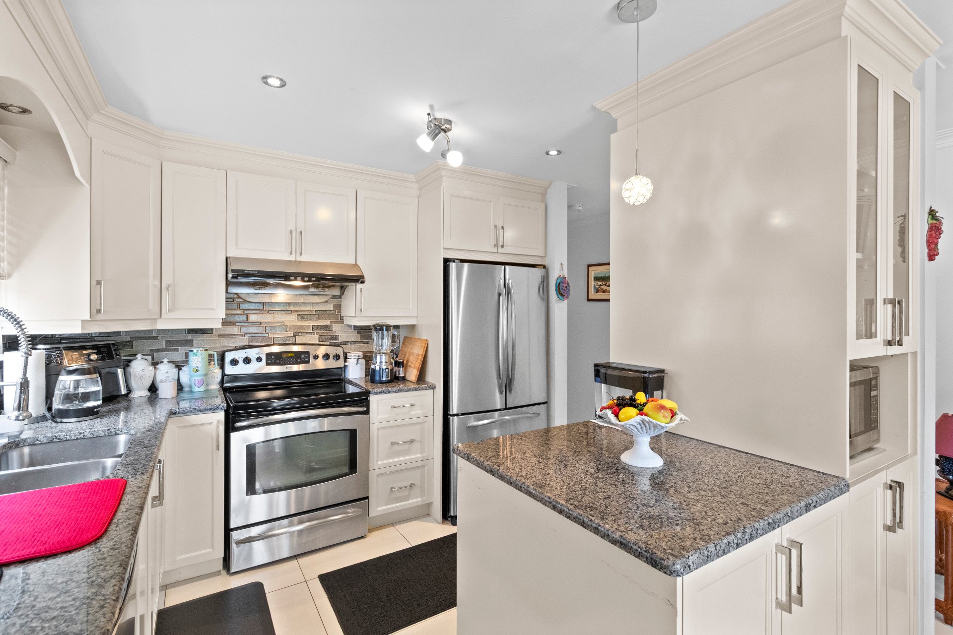 1004 Rue Thierry, Montréal (LaSalle), Quebec H8N2Y6, 2 Bedrooms Bedrooms, 8 Rooms Rooms,1 BathroomBathrooms,Residential,For Rent,Rue Thierry,21159283