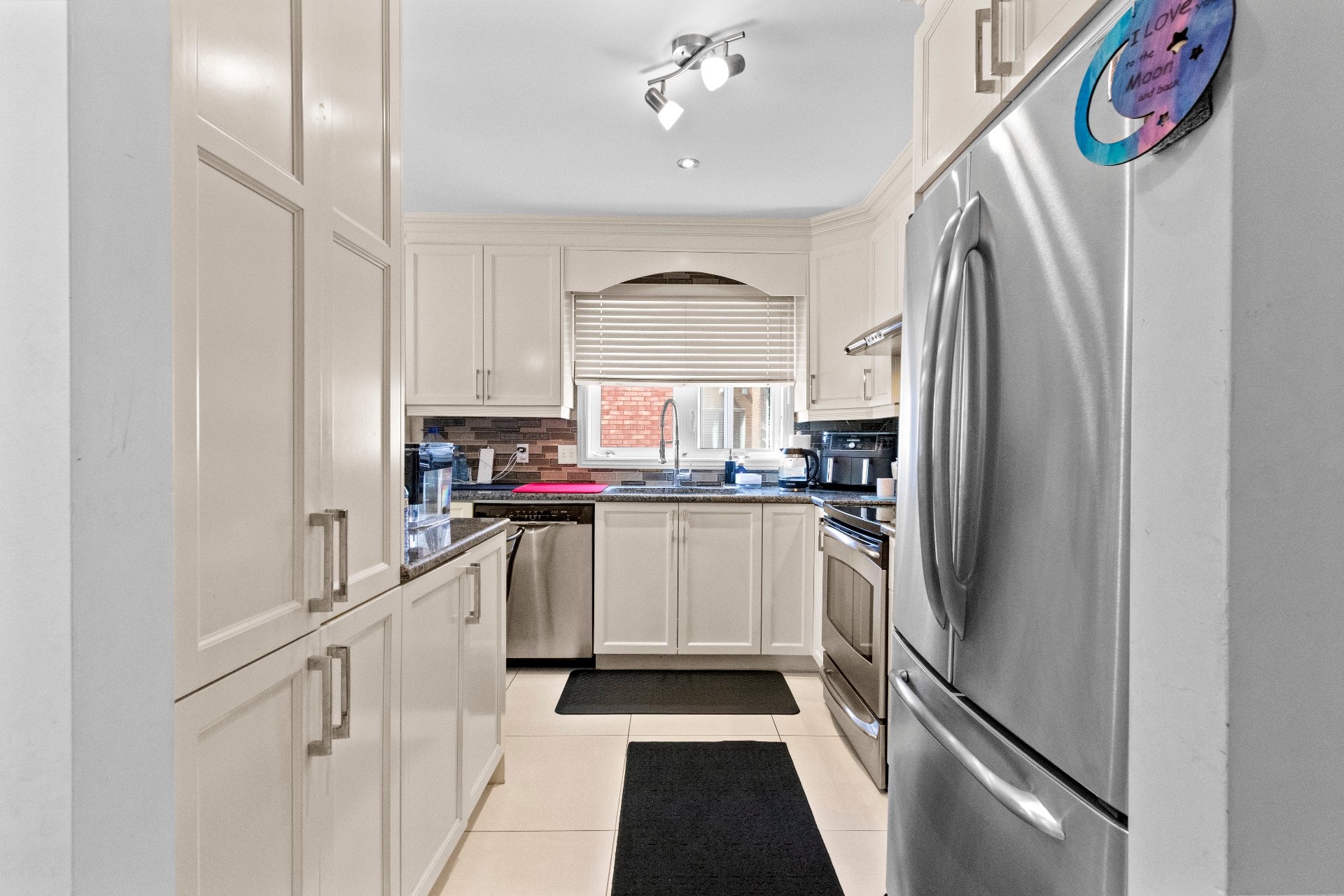 1004 Rue Thierry, Montréal (LaSalle), Quebec H8N2Y6, 2 Bedrooms Bedrooms, 8 Rooms Rooms,1 BathroomBathrooms,Residential,For Rent,Rue Thierry,21159283