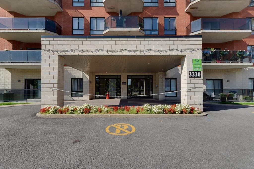 3330 Boul. Le Carrefour, Laval (Chomedey), Quebec H7T0B8, 2 Bedrooms Bedrooms, 5 Rooms Rooms,1 BathroomBathrooms,Residential,For Rent,Boul. Le Carrefour,14939124