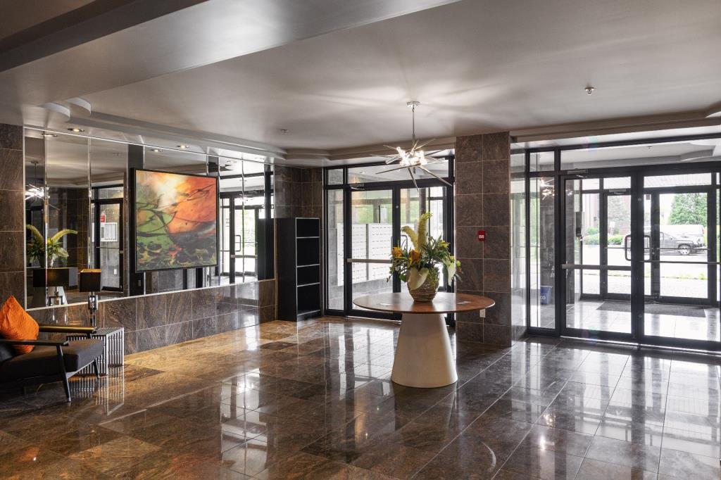 3330 Boul. Le Carrefour, Laval (Chomedey), Quebec H7T0B8, 2 Bedrooms Bedrooms, 5 Rooms Rooms,1 BathroomBathrooms,Residential,For Rent,Boul. Le Carrefour,14939124