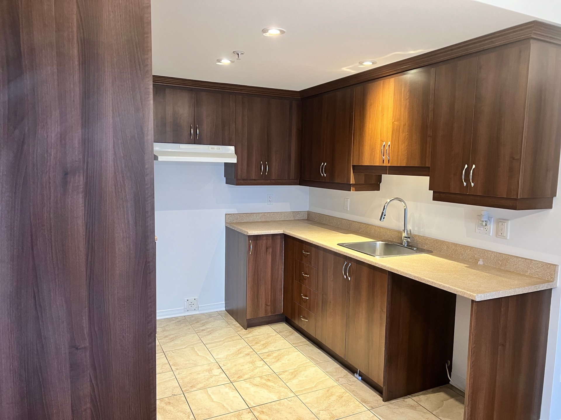 3330 Boul. Le Carrefour, Laval (Chomedey), Quebec H7T0B8, 2 Bedrooms Bedrooms, 5 Rooms Rooms,1 BathroomBathrooms,Residential,For Rent,Boul. Le Carrefour,14939124